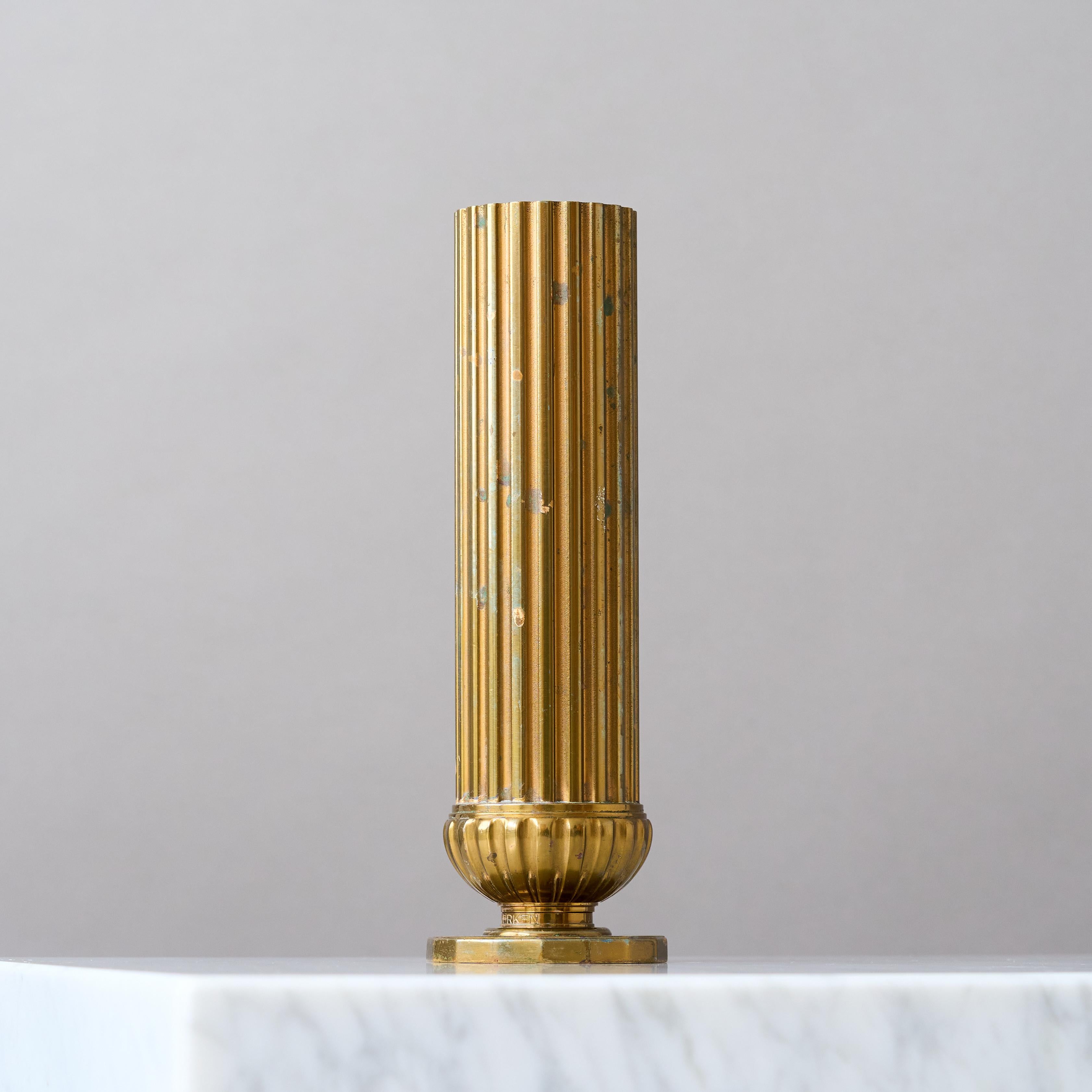 Fluted Art Deco Bronze Vase by SVM Handarbete, Sweden, 1930s. en Bueno estado para la venta en Malmö, SE