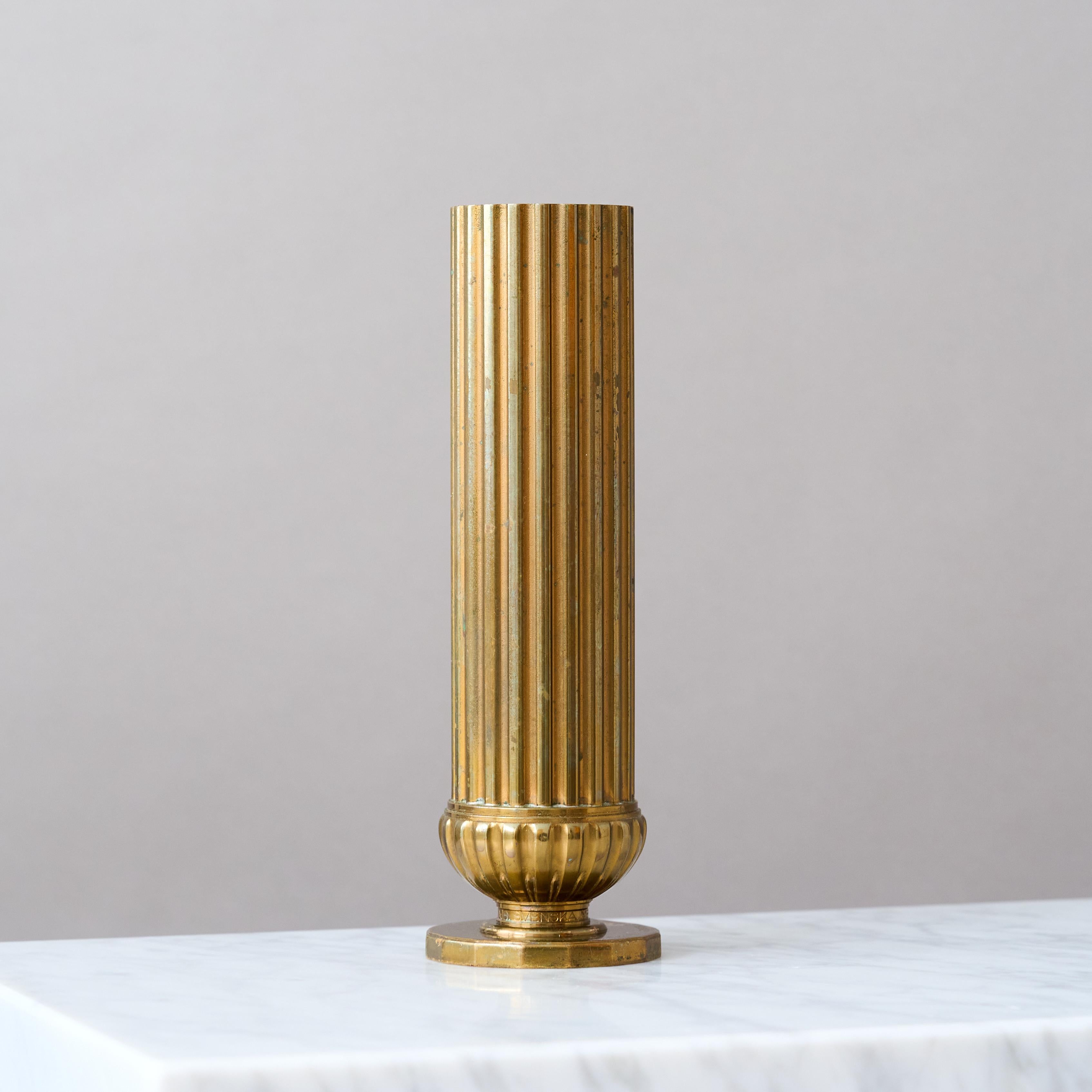 Fluted Art Deco Bronze Vase by SVM Handarbete, Sweden, 1930s. Bronce en venta