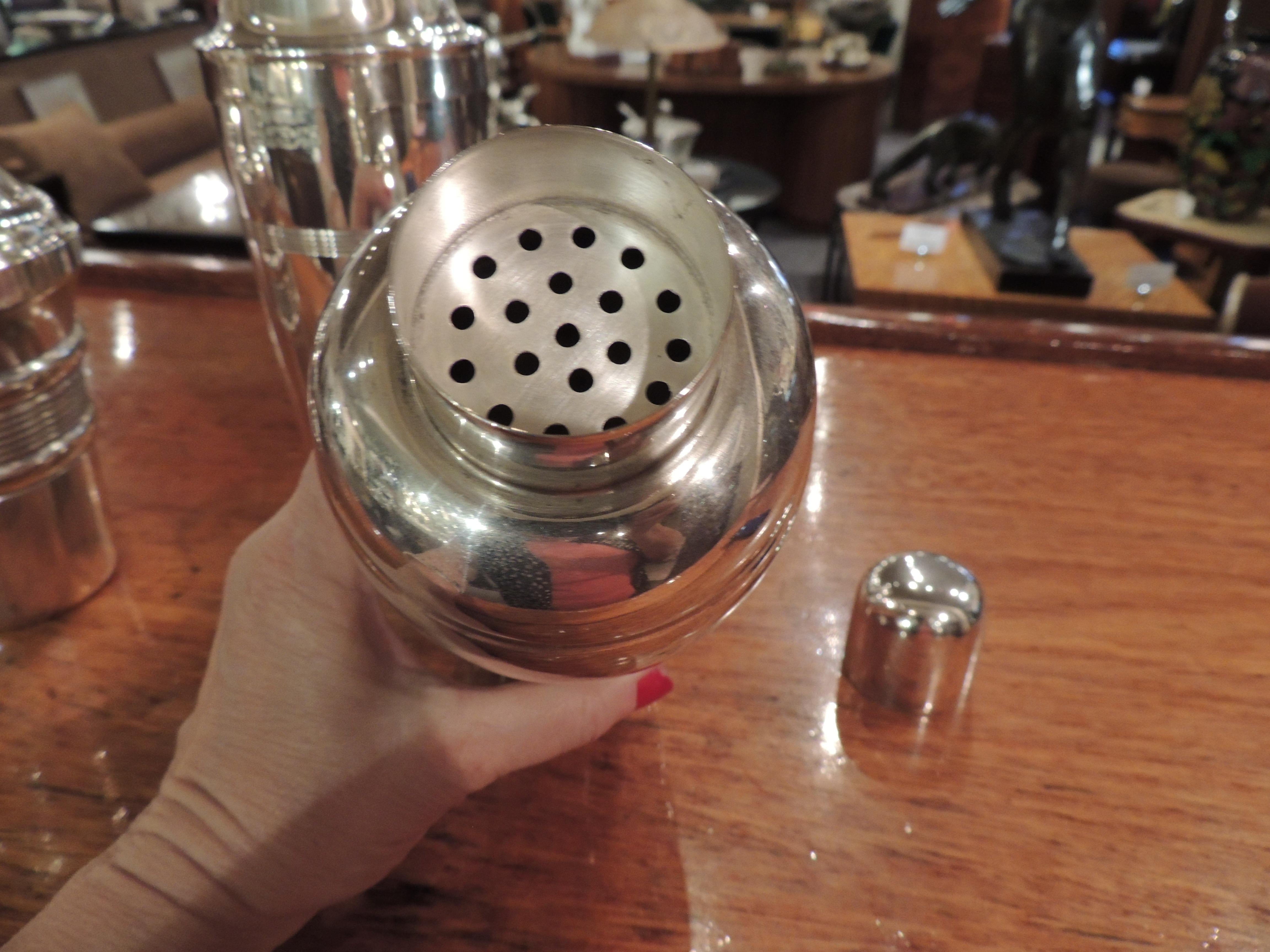 Fluted Art Deco Cocktail Shaker In Good Condition In Oakland, CA
