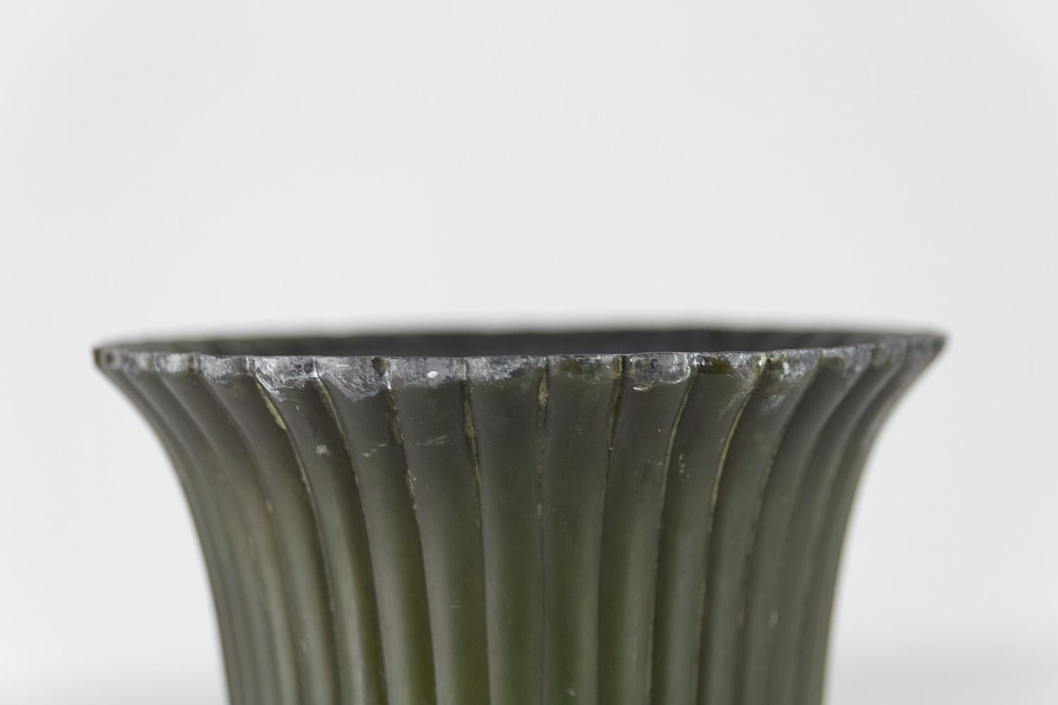 Vaso scanalato in metallo Art Deco Disko di Just Andersen, Danimarca. 1940s. in vendita 3