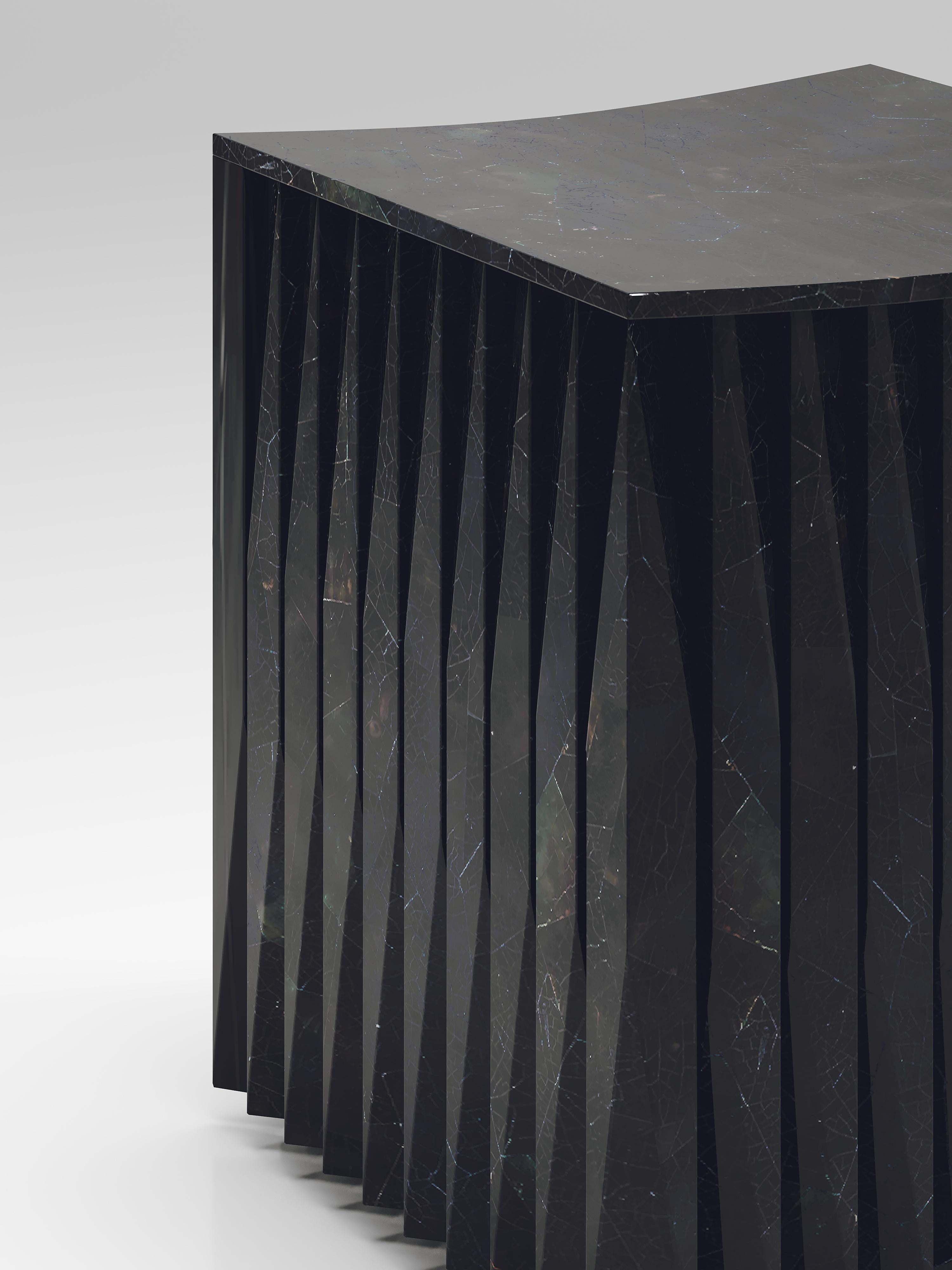 Fluttierter Barschrank mit Intarsien aus schwarzer Muschel von R&Y Augousti im Angebot 7