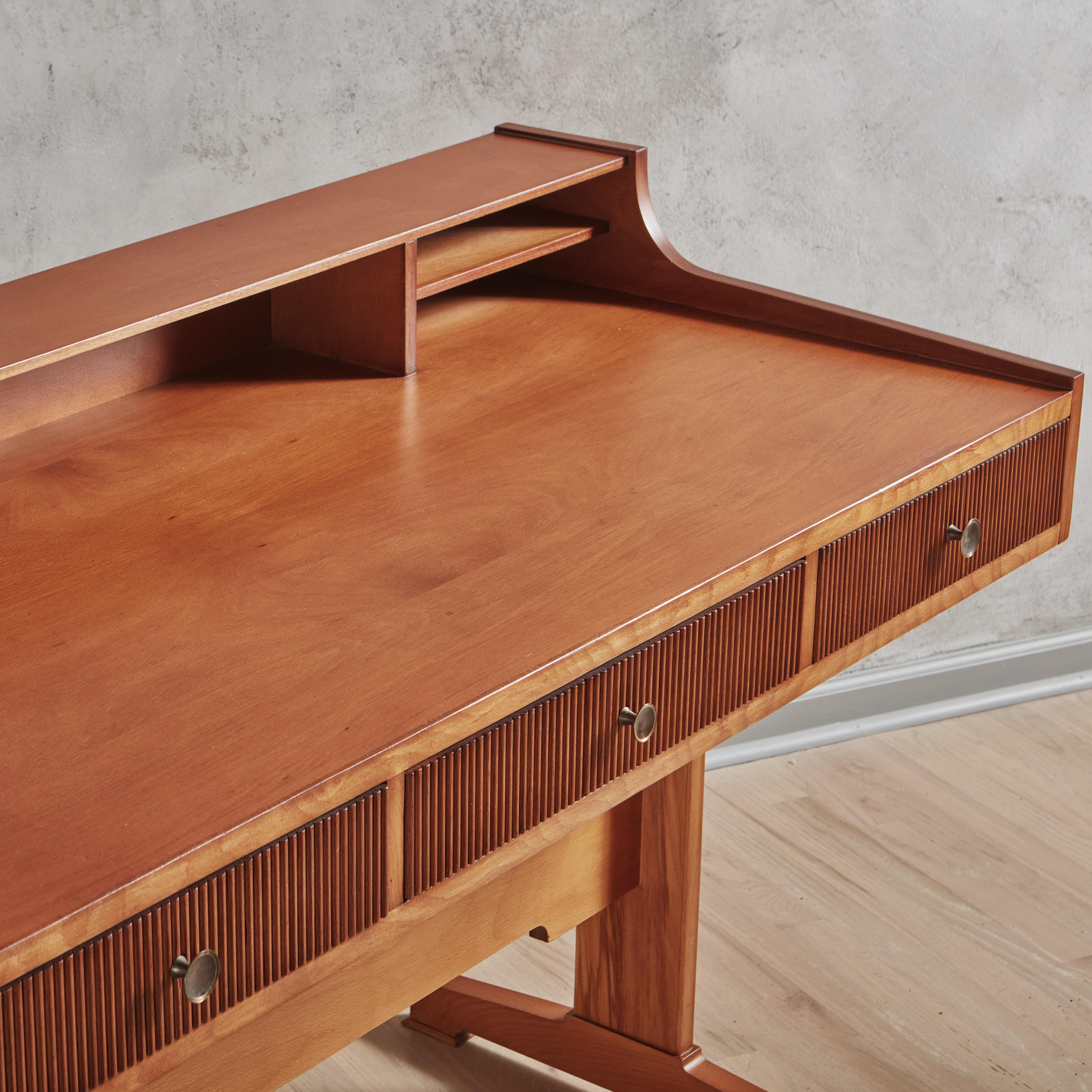 Fluted Beechwood Writing Desk in the Style of Gianfranco Frattini, Italy 1950s For Sale 6