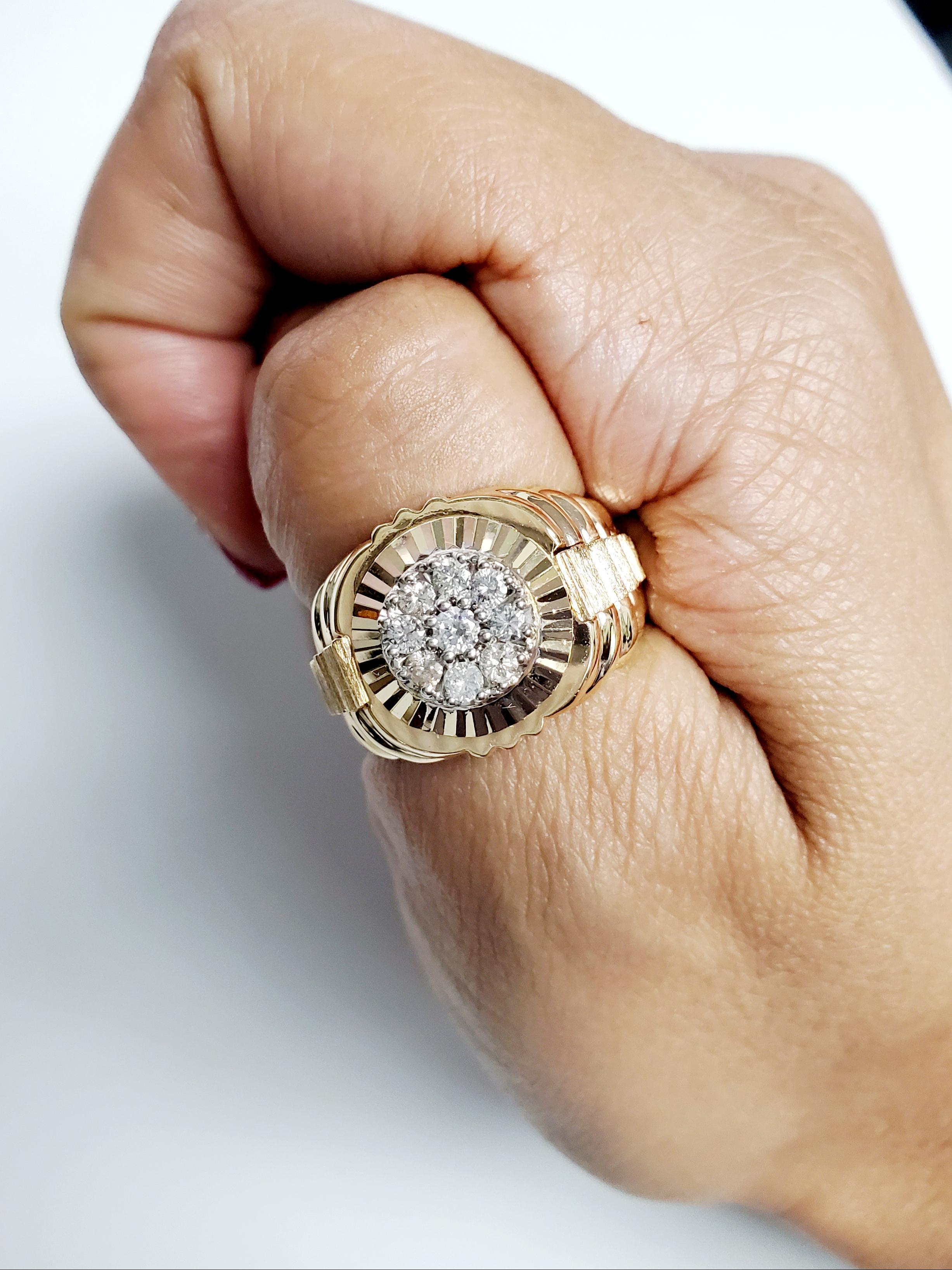 ♥ Produktübersicht ♥

Einzelheiten: Geriffelte Lünette, Rindenmitte mit polierten Seiten
Hauptstein: Diamanten
Ungefähres Karatgewicht der Diamanten: .50cttw
Diamant-Farbe: H
Diamant Reinheit: SI2
Metallreinheit: 14k Gelbgold
Stein-Schliff: