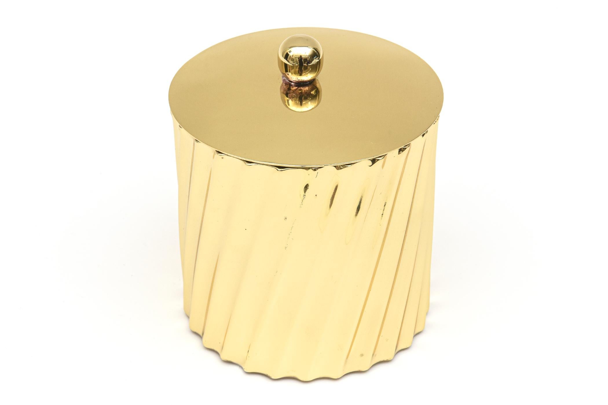 Vintage Fluted And Twisted Brass Mid-Century Modern Box with Ball Lid For Sale 6