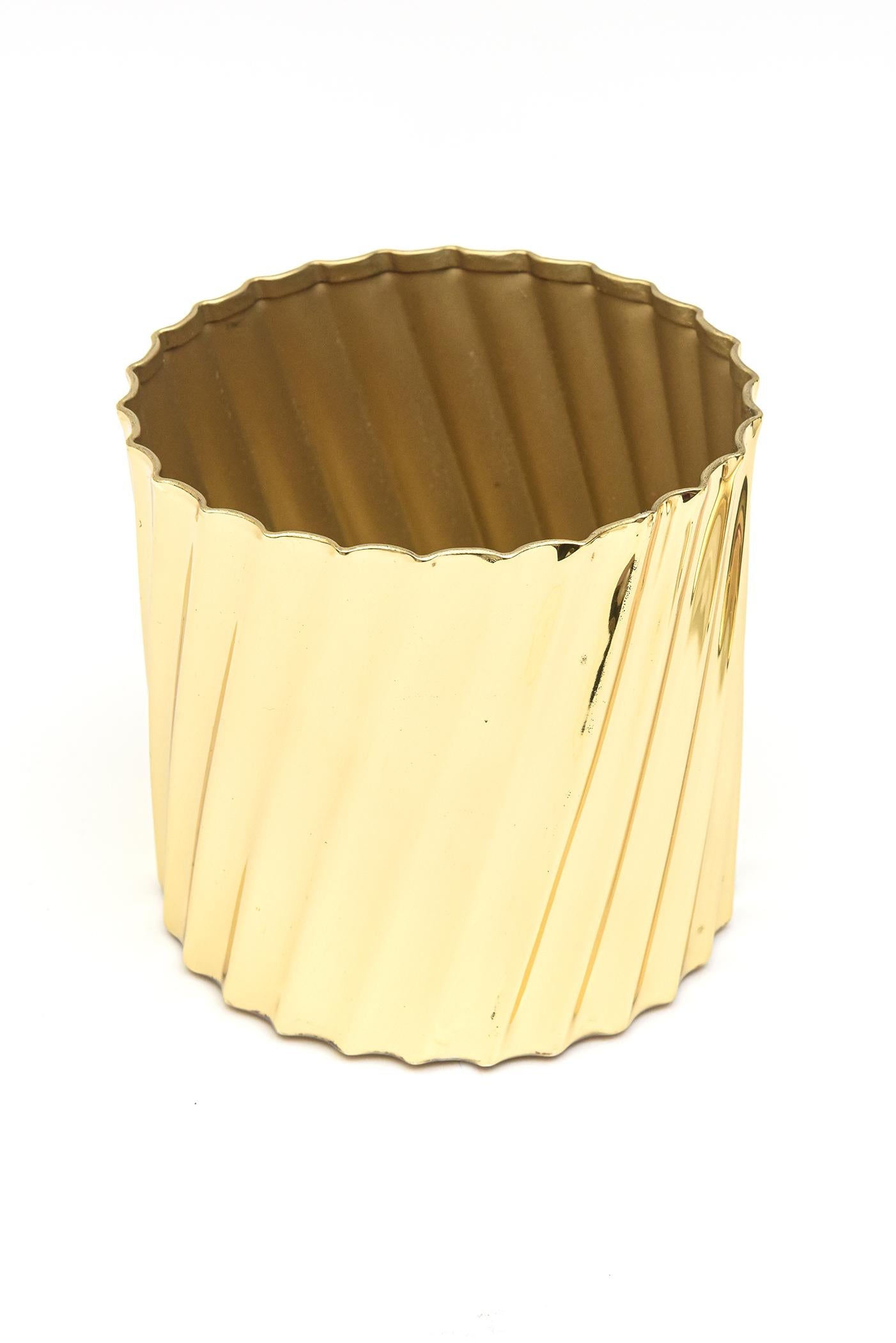 Mid-20th Century Fluted Twisted Brass Mid-Century Modern Box with Ball Lid For Sale