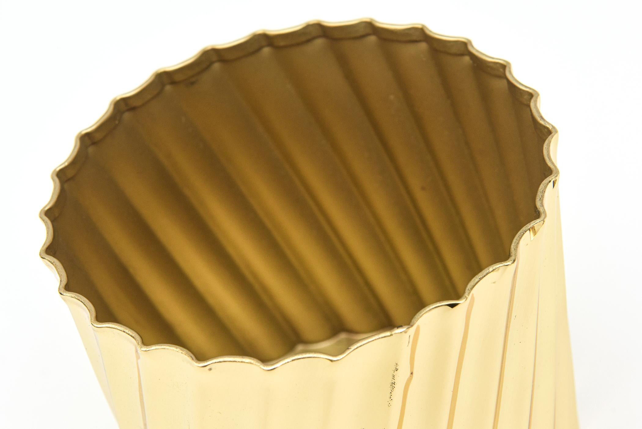 Fluted Twisted Brass Mid-Century Modern Box with Ball Lid For Sale 2