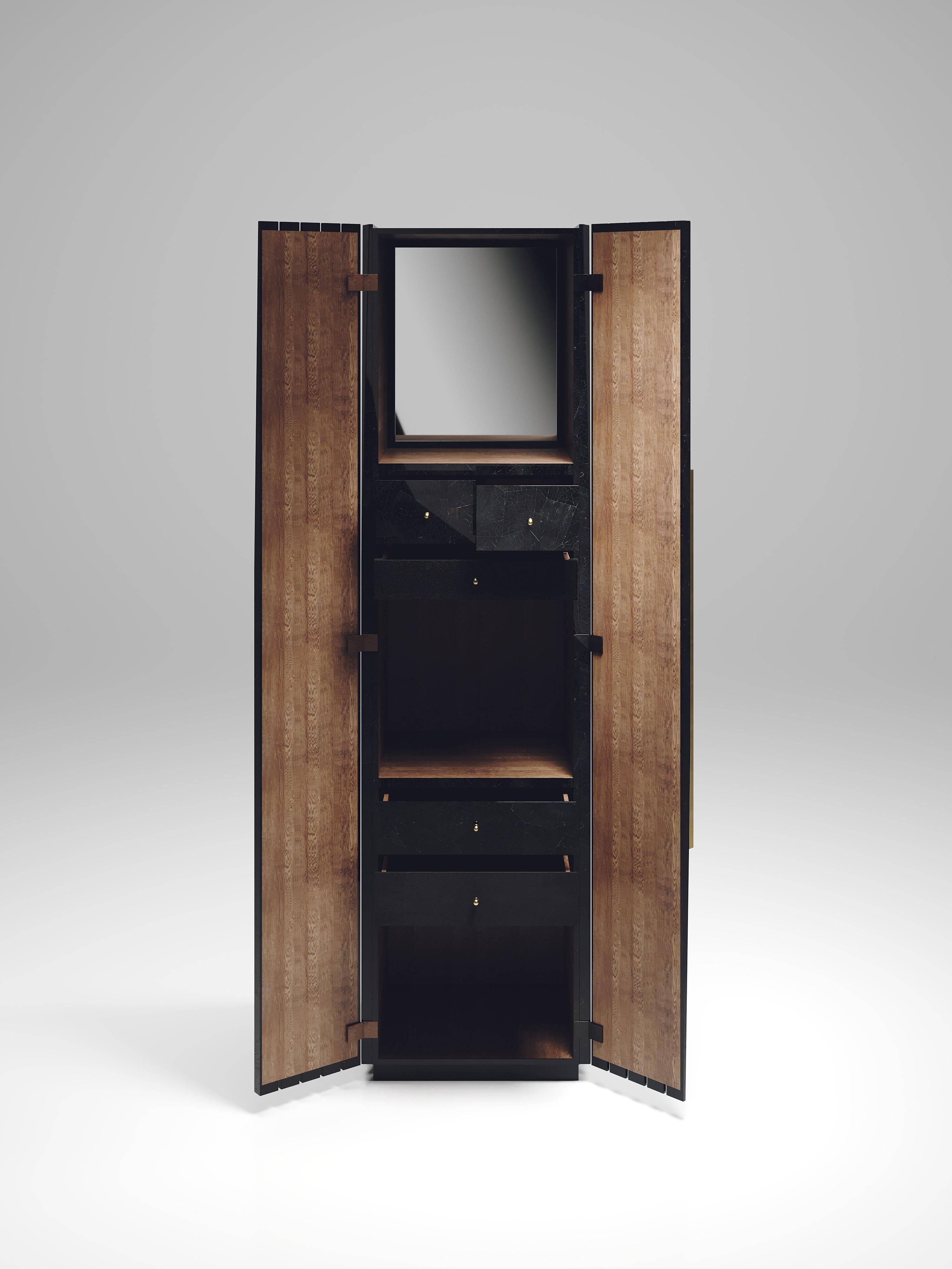 Cabinet à cannelures marqueté en coquillage noir par R&Y Augousti Neuf - En vente à New York, NY