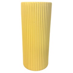 geriffelte Keramikvase, hergestellt von Arabia of Finland