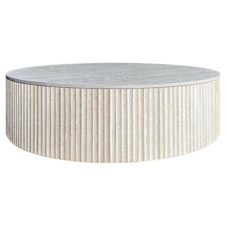 Pilar Runder Couchtisch Groß / Gebleichtes OAK Wood by INDO- im Angebot bei 1stDibs Deutschland