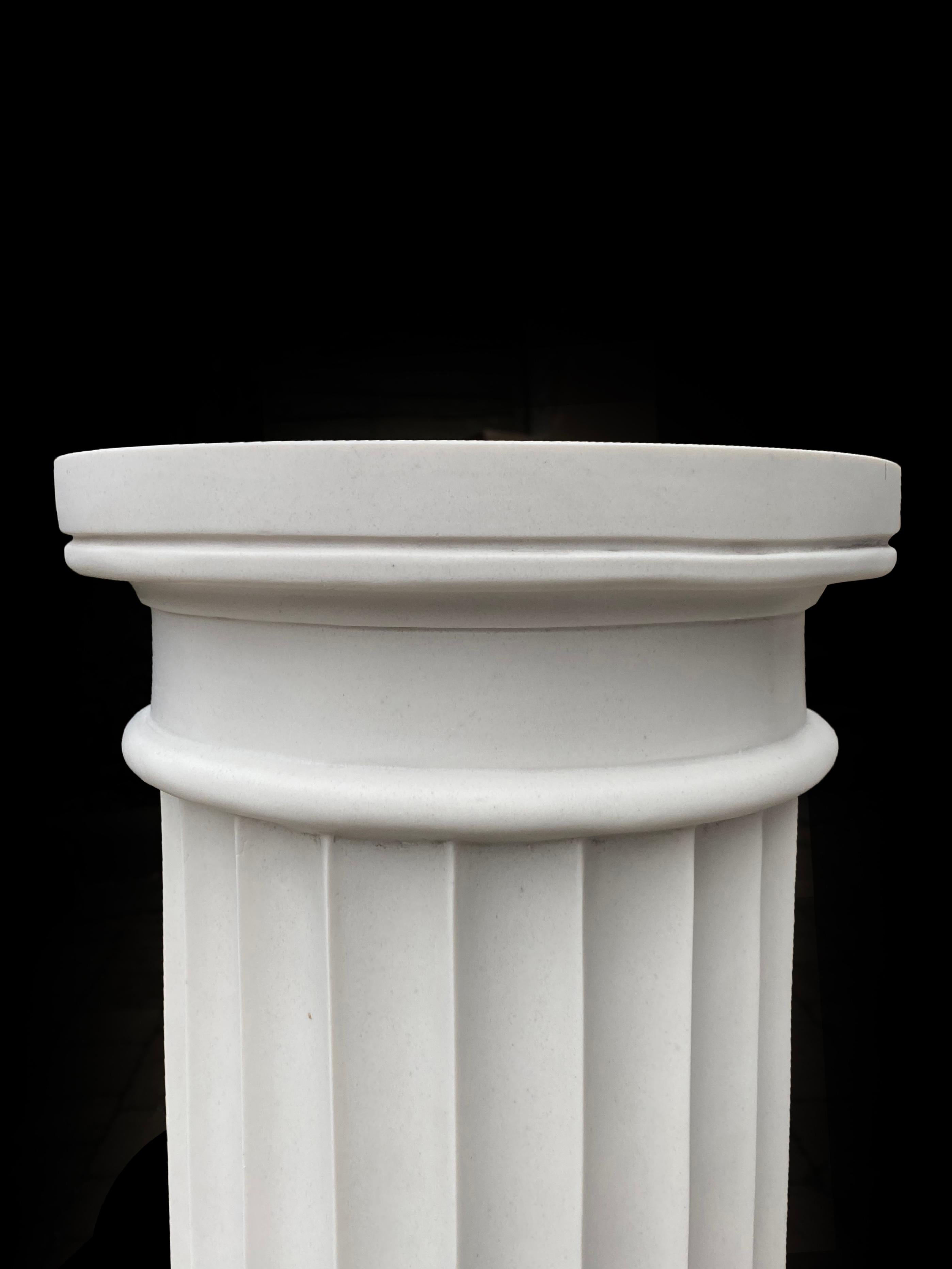 Fluted Column - 20th Century Classic Architectural Element In Excellent Condition For Sale In Southall, GB