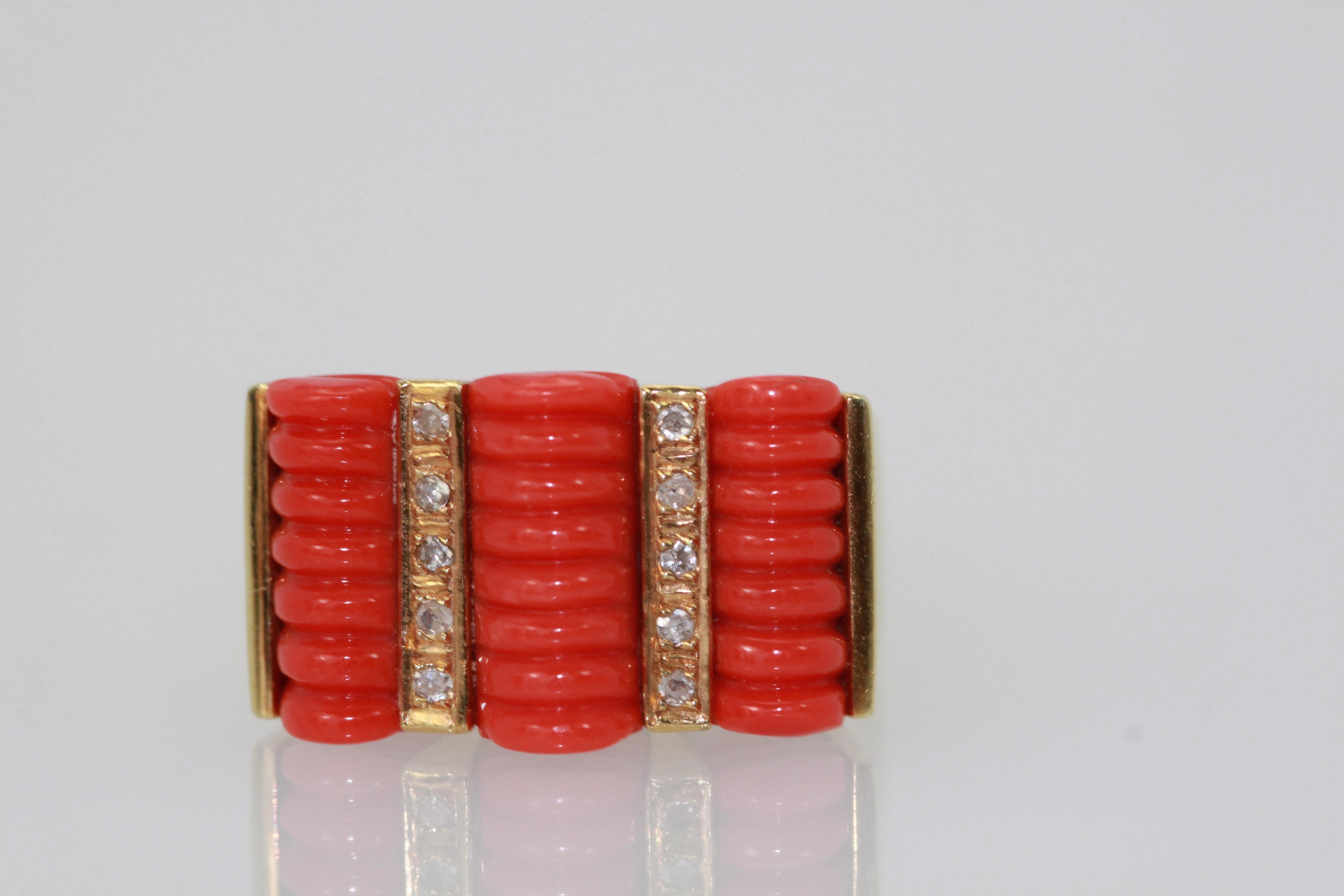 Fluted Coral Diamond Ring 14 Karat Yellow Gold In Good Condition In North Hollywood, CA