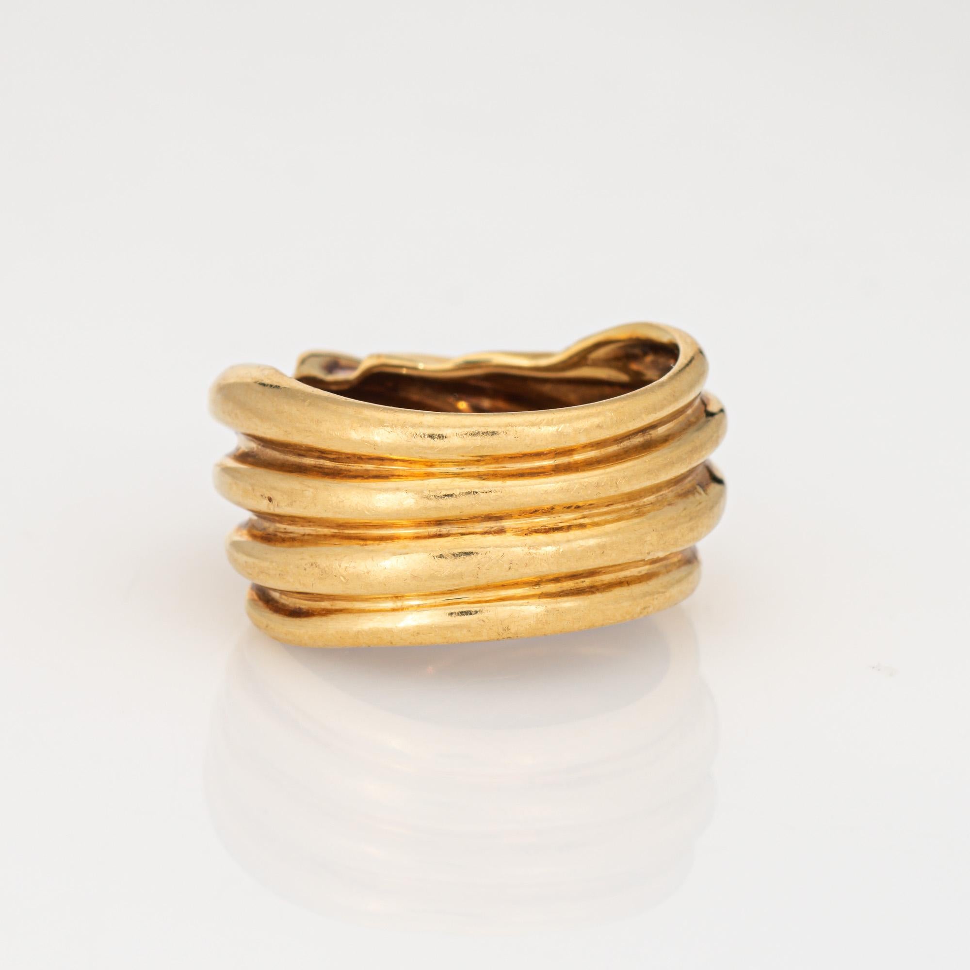 Donna Anello a cupola scanalata Sz 6 Vintage in oro giallo 18k a banda larga Estate Jewelry in vendita