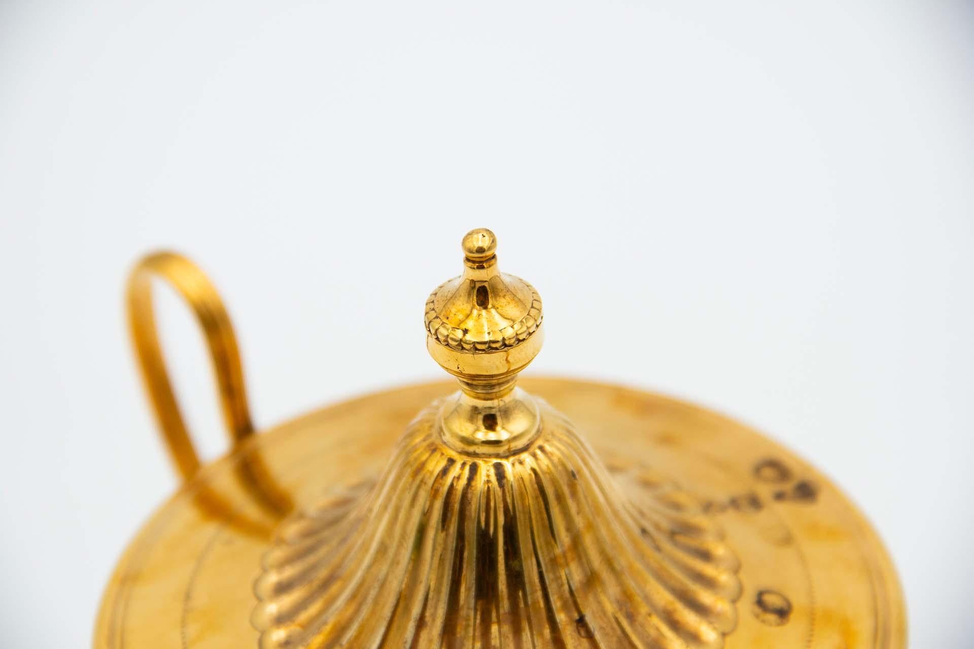 Europeo Fluted gold-plated silver candy box in vendita