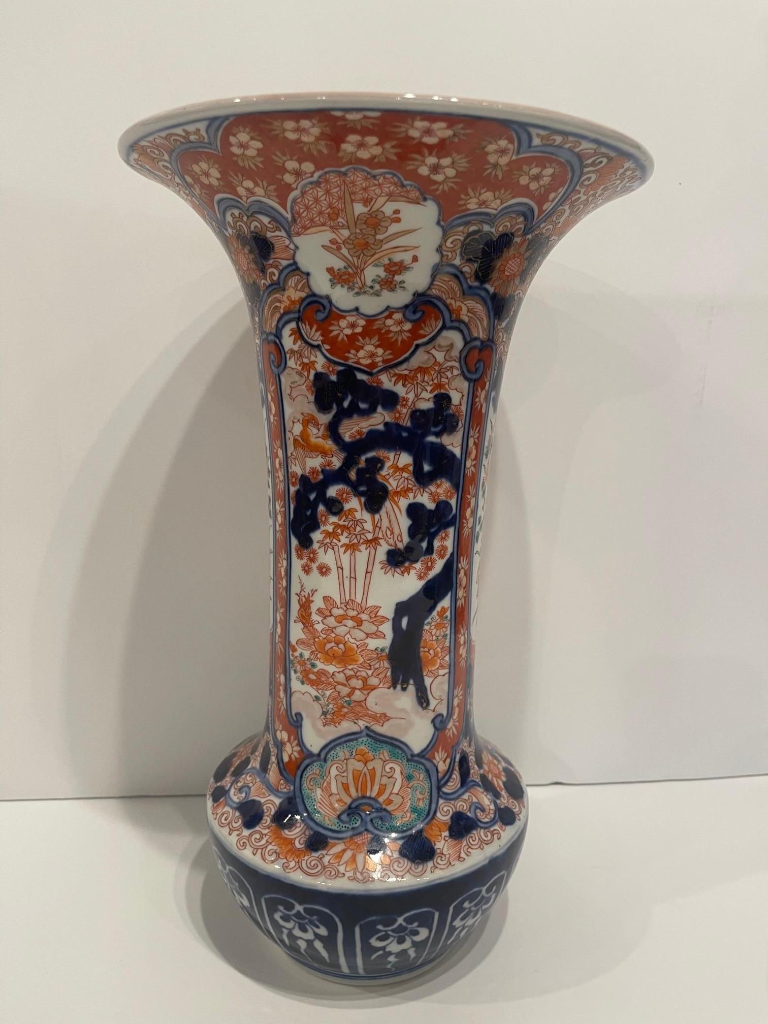 Fluted Japanese Imari Vase, 19th Century In Good Condition For Sale In Savannah, GA