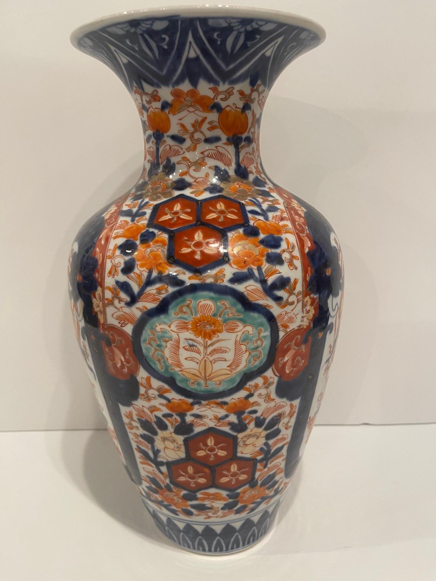 Fluted Japanese Imari Vase, 19th Century In Good Condition For Sale In Savannah, GA