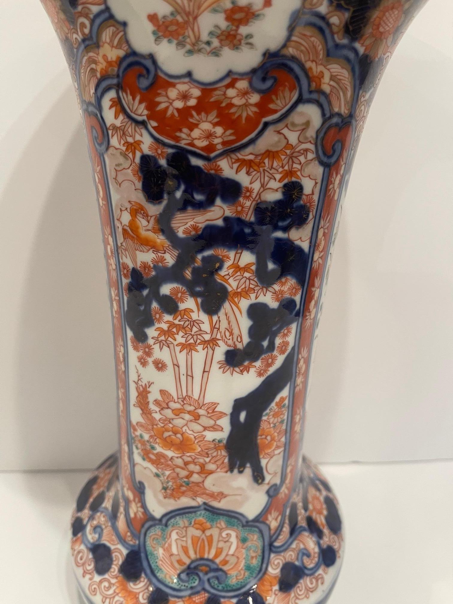 Fluted Japanese Imari Vase, 19th Century For Sale 1
