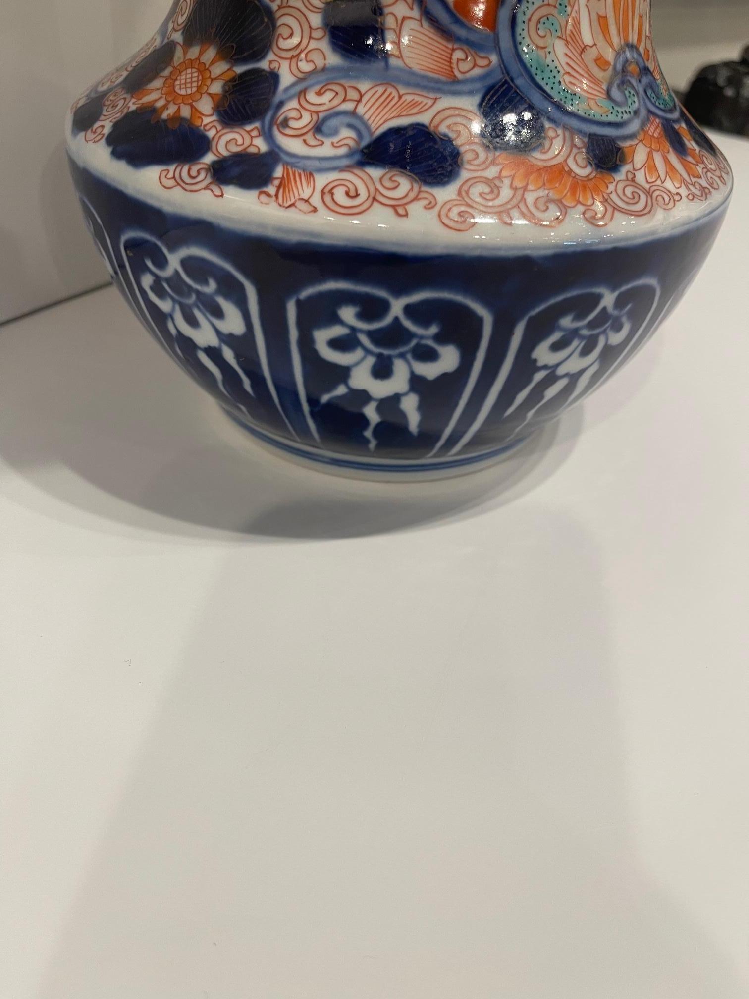 Fluted Japanese Imari Vase, 19th Century For Sale 2