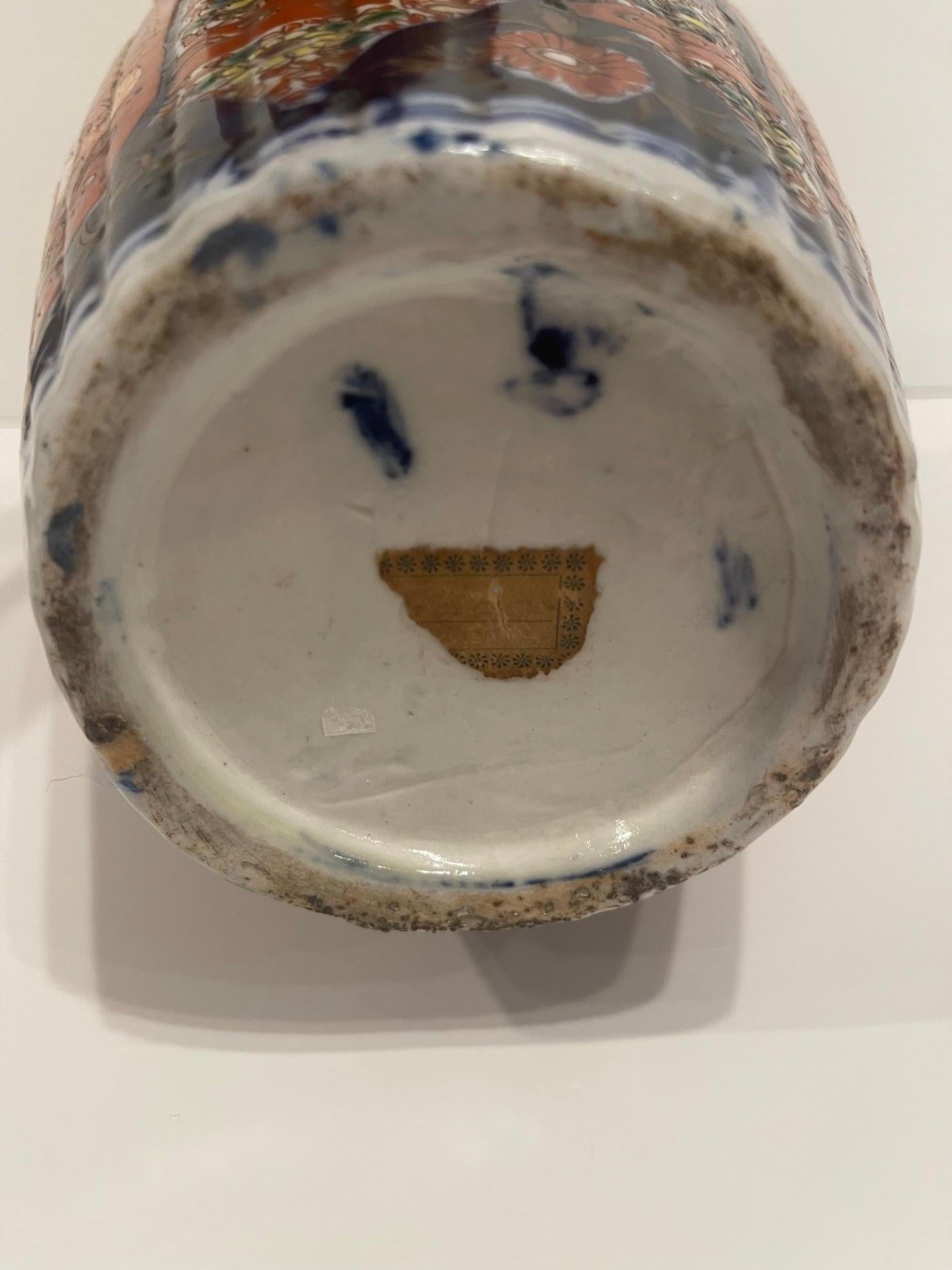 Fluted Japanese Imari Vase, 19th Century For Sale 5