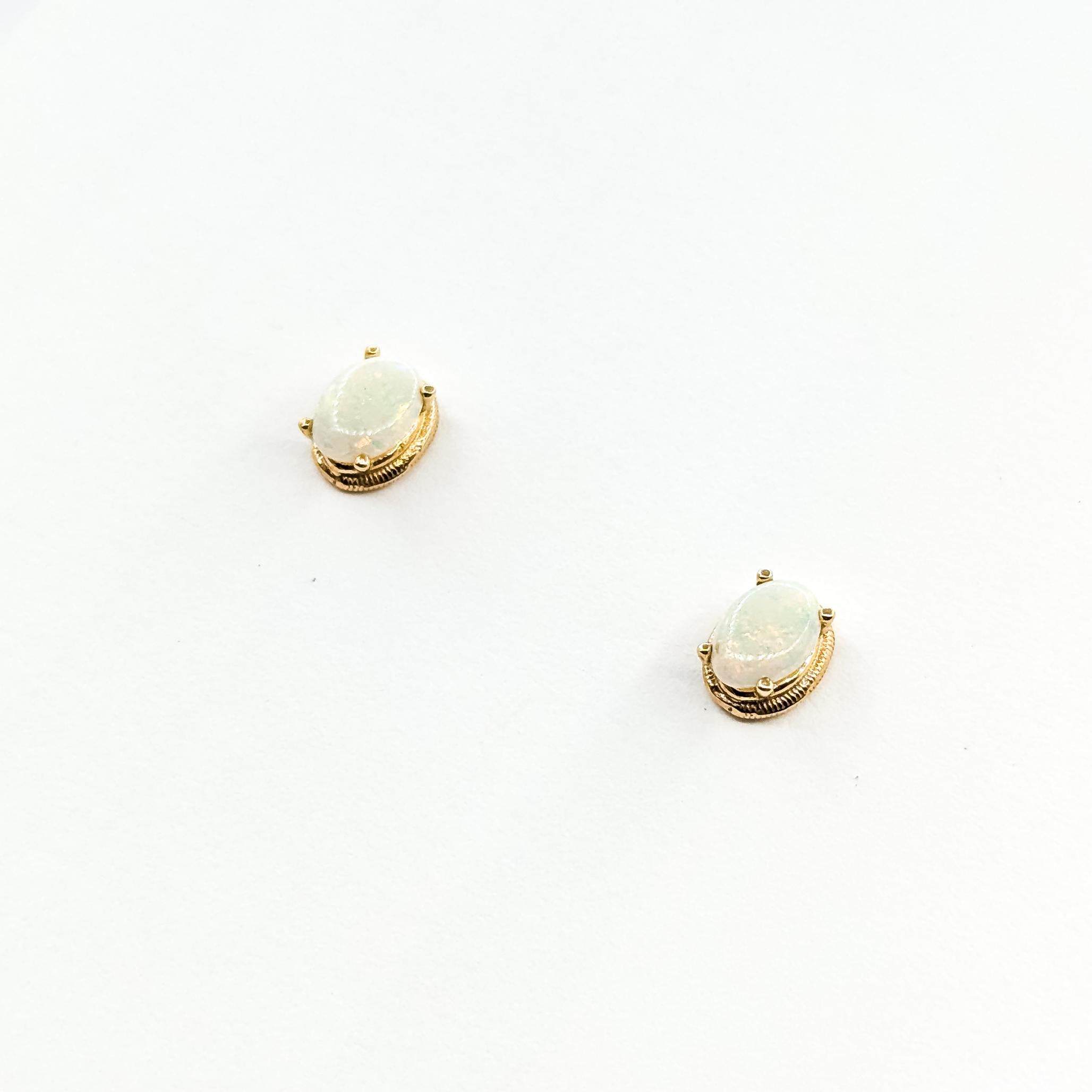 Orecchini con opale scanalato in 14k in vendita 1