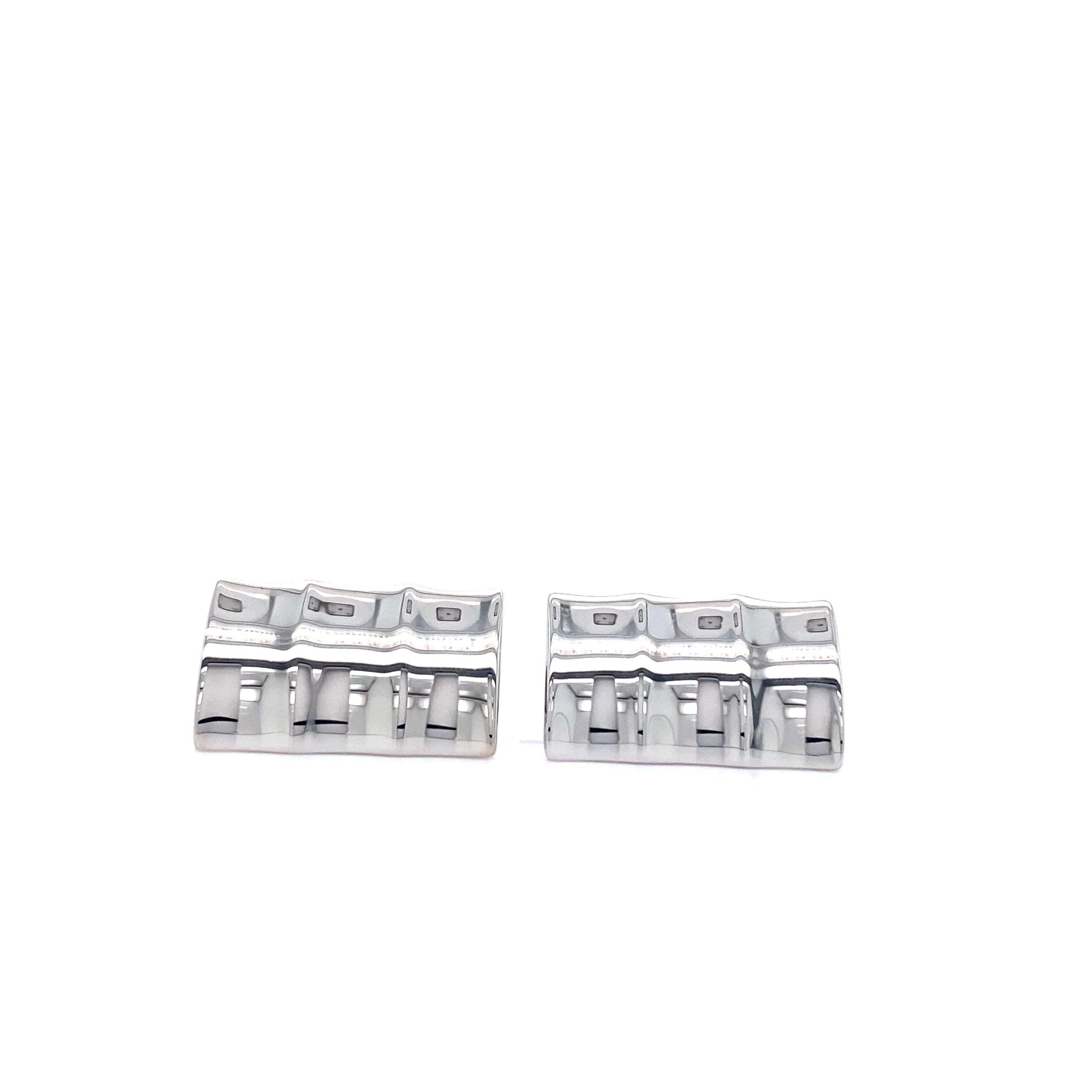 Fluted Rectangular Cufflinks in Solid 925 Sterling Silver, Rhodium Plated by Victor Mayer, 19 mm x 12 mm
Cufflinks made in the workshop of VICTOR MAYER in Pforzheim, Germany. The quality meets the highest standards: solid execution with a coating of