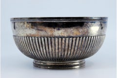 Fluted silver candy box set on a round pearl base