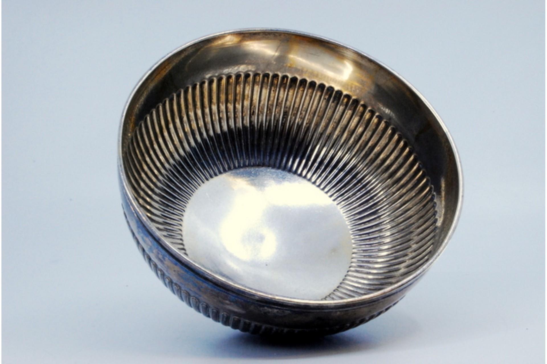 European Fluted silver candy box set on a round pearl base For Sale
