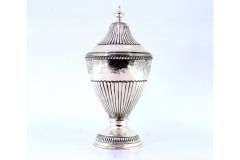 Fluted silver candy box w/ engraved plant motifs & a knob on the removable lid