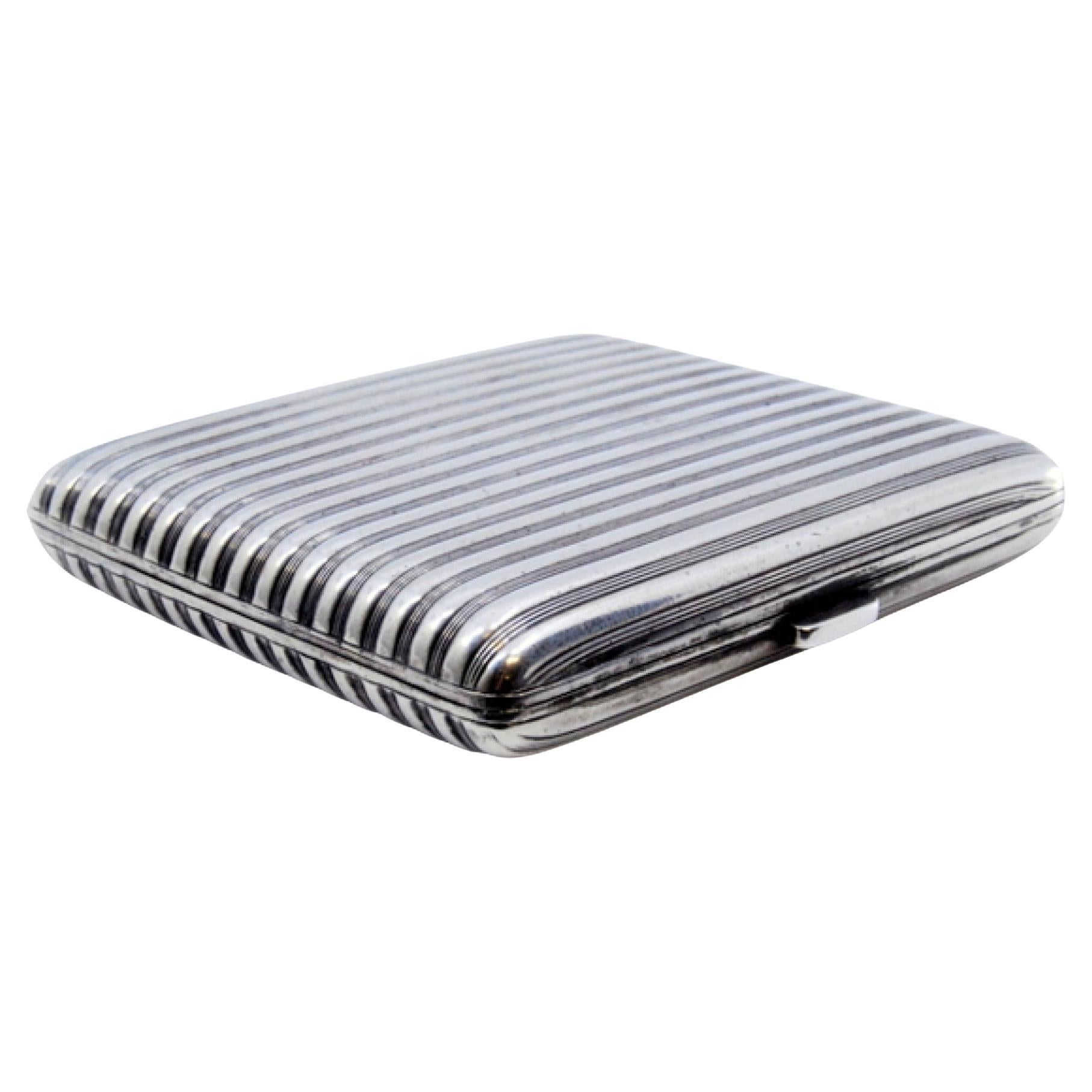 Fluted silver case with gold interior, ribbons and hinged lid For Sale