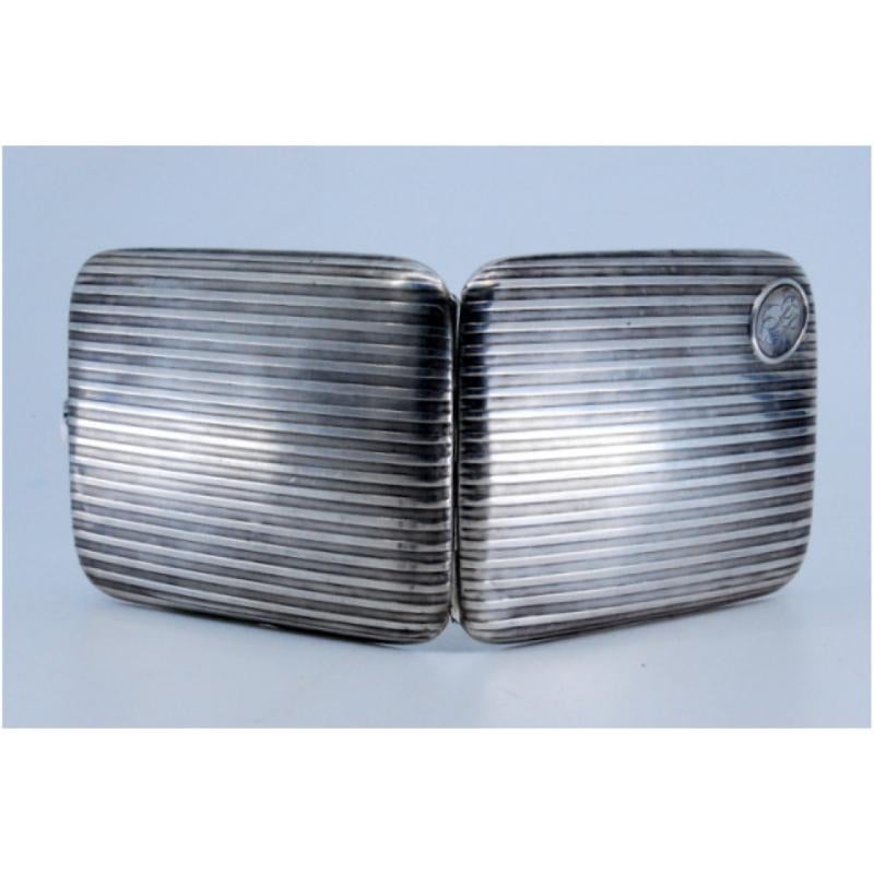 Fluted silver cigarette case with monogram card and gold interior For Sale 1