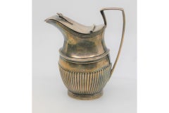 Fluted silver milk jug with rim friezes and knobbed lid in D. Maria style
