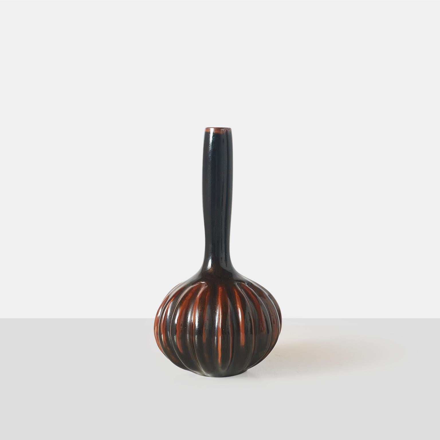 Moderne Vase cannelé d'Axel Salto en vente