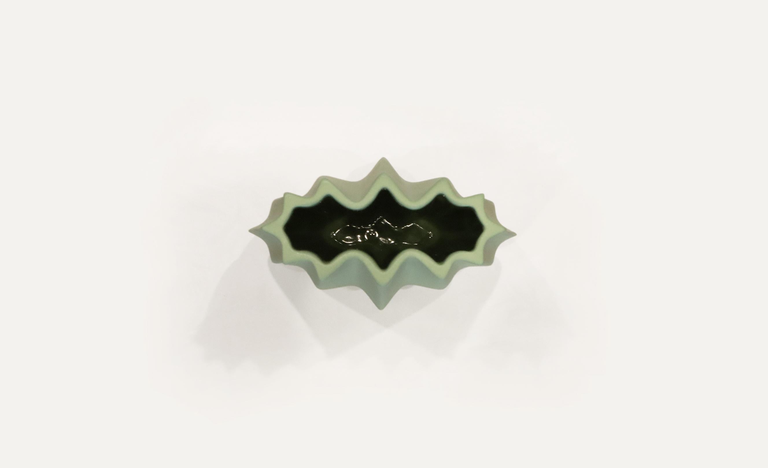 New Zealand Fluted Vase - Olive Green For Sale