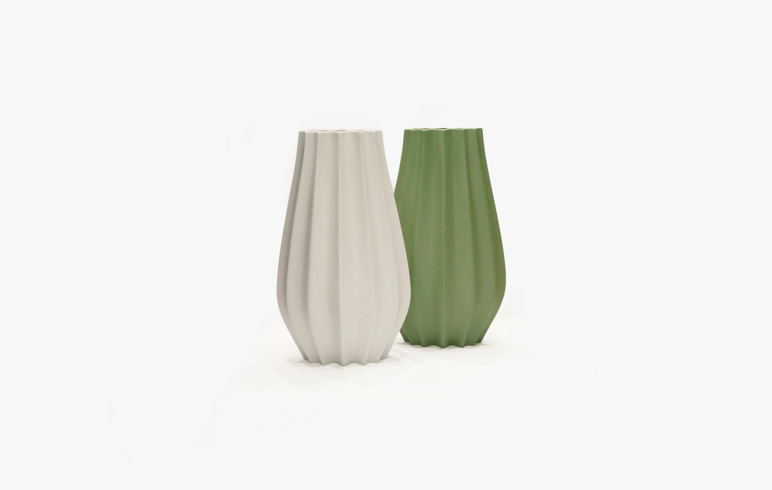 Fluted Vase - Olive Green In New Condition For Sale In Dunedin, NZ