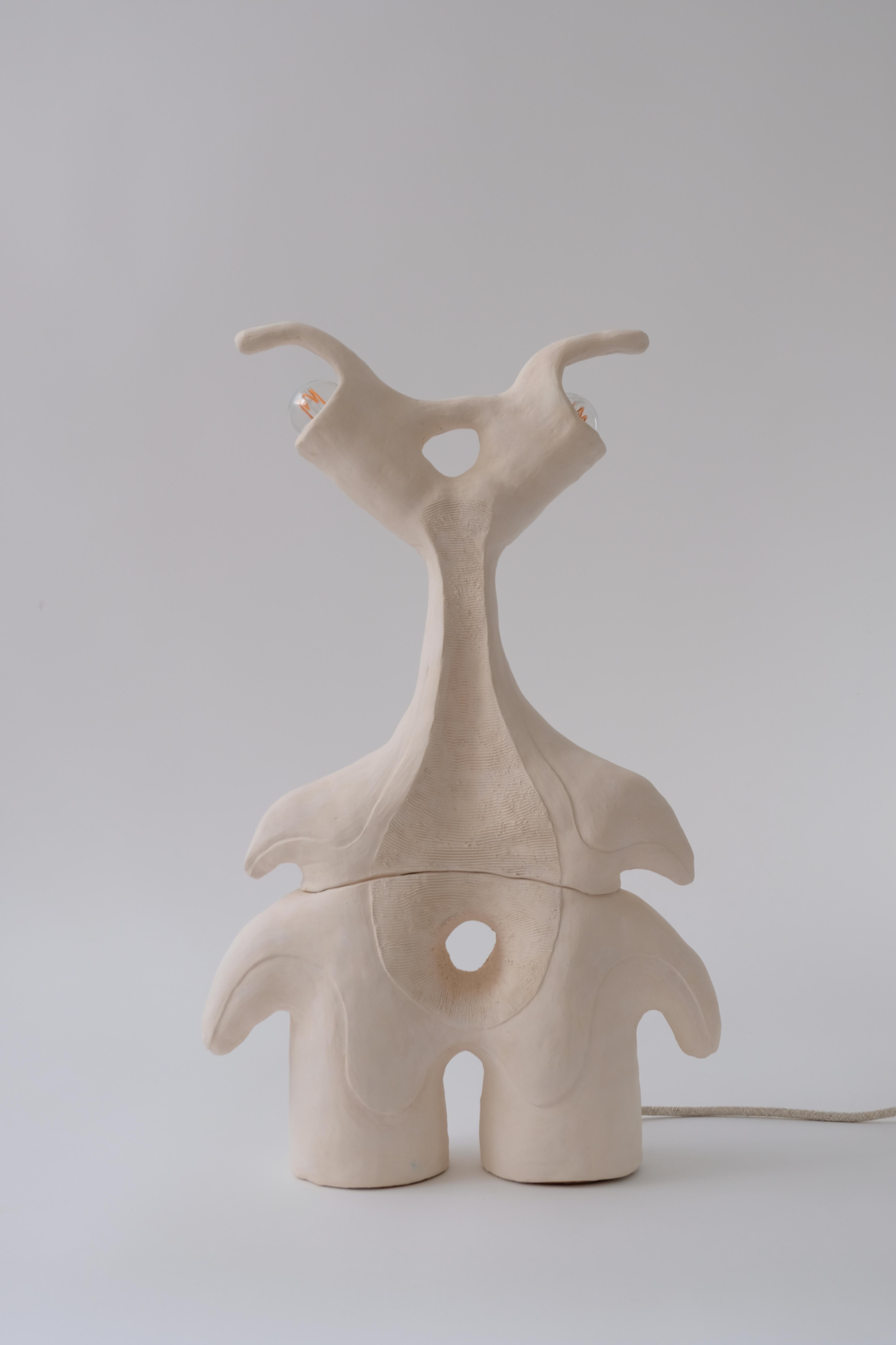 Sud-africain Lampe de table en céramique blanche Flux 2 de Jan Ernst, pièce de collection sud-africaine de collection en vente