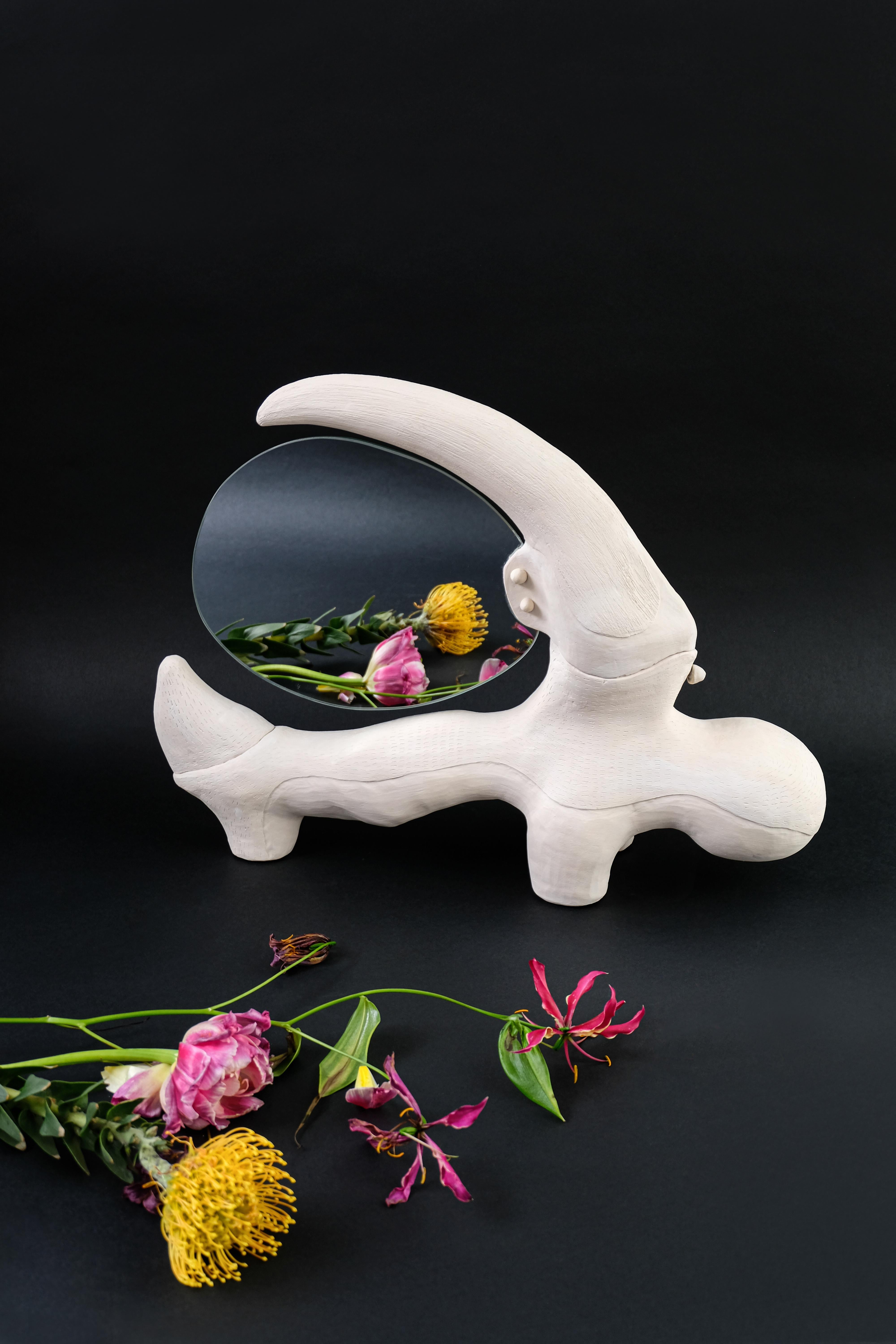 Südafrikanischer Konsolenspiegel aus weißer Keramik mit Sammlerdesign und Flux aus weißem Keramik von Jan Ernst im Zustand „Neu“ im Angebot in Amsterdam, NL