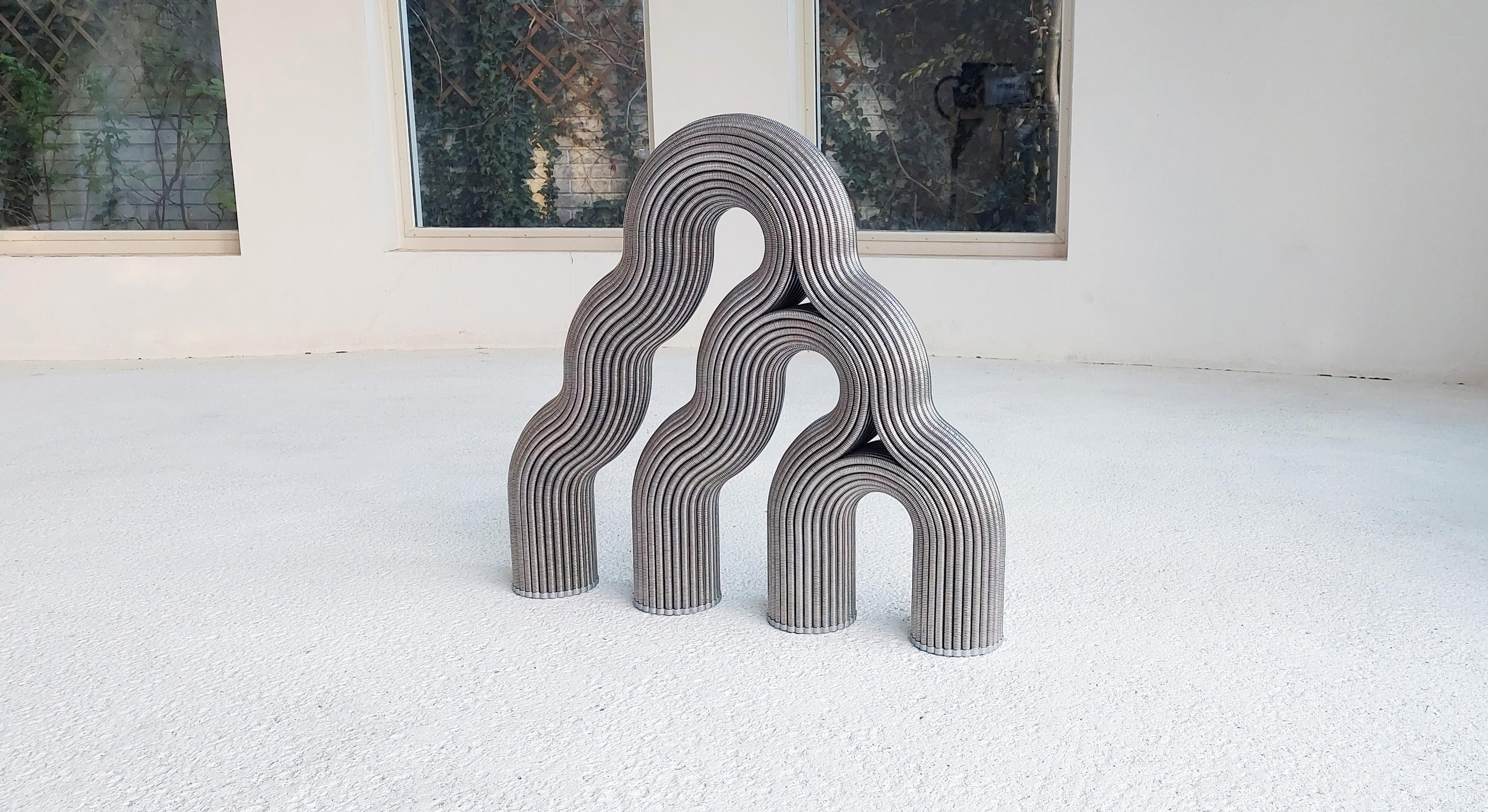 FLUX   
seltene Schönheit in Alltagsgegenständen

Zahlreiche Experimente mit Materialien und Formen führten zu einer neuen Form und Materialsprache  