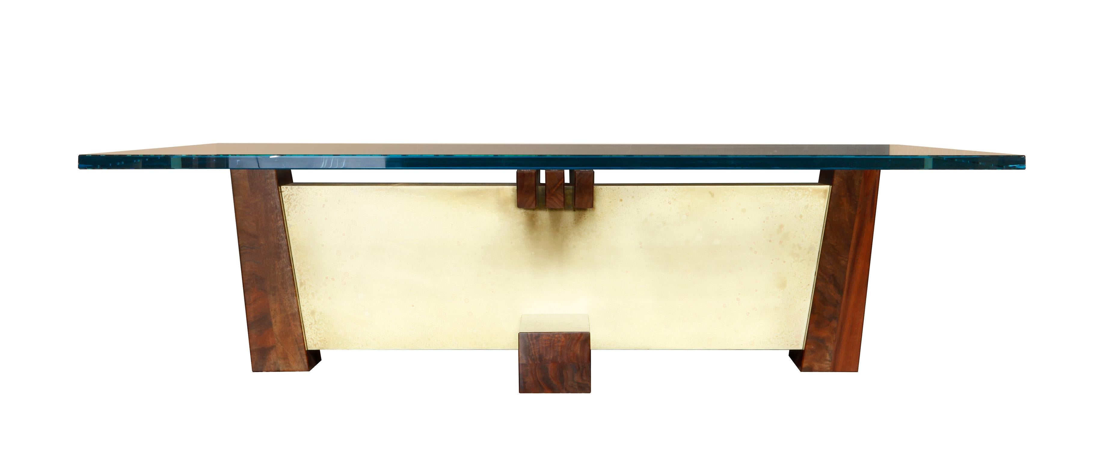 VENTE D'ÉCHANTILLONS DE SOL !

Modèle d'étage avec une utilisation très légère, dans l'ensemble en très bon état.

La table à cocktail FLW [Frank Lloyds Wright] s'inspire de l'esthétique Arts & Crafts. Dans ce Studio Roeper Classic, les