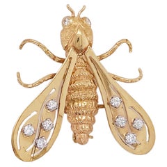 Fly Away Wasp Brooch 10 Full Cut Diamonds Solid 14K Yellow Gold Detailed Nature
