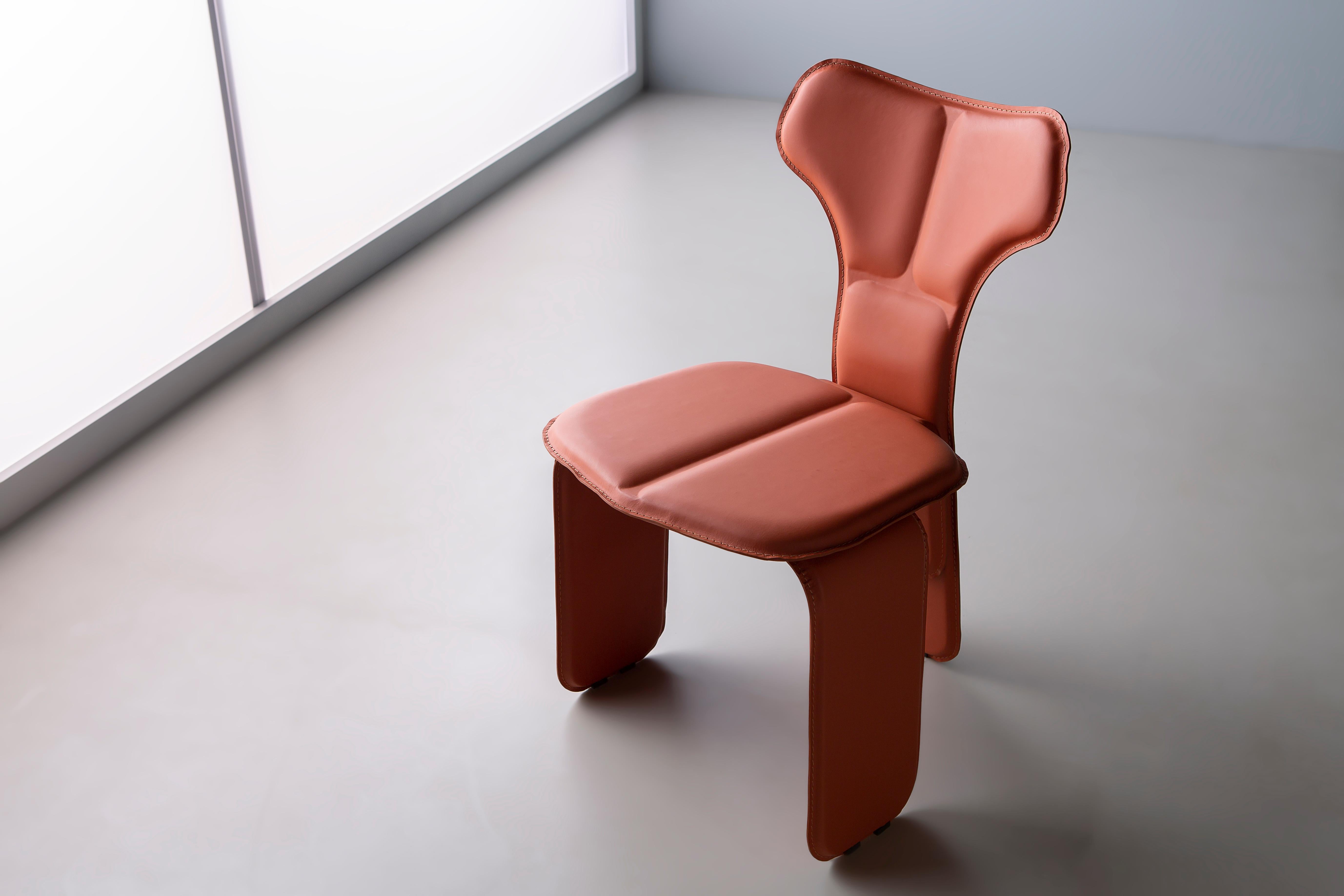 Steel Fly chair in leather by Tiago Curioni, Brazilian contemporary design For Sale