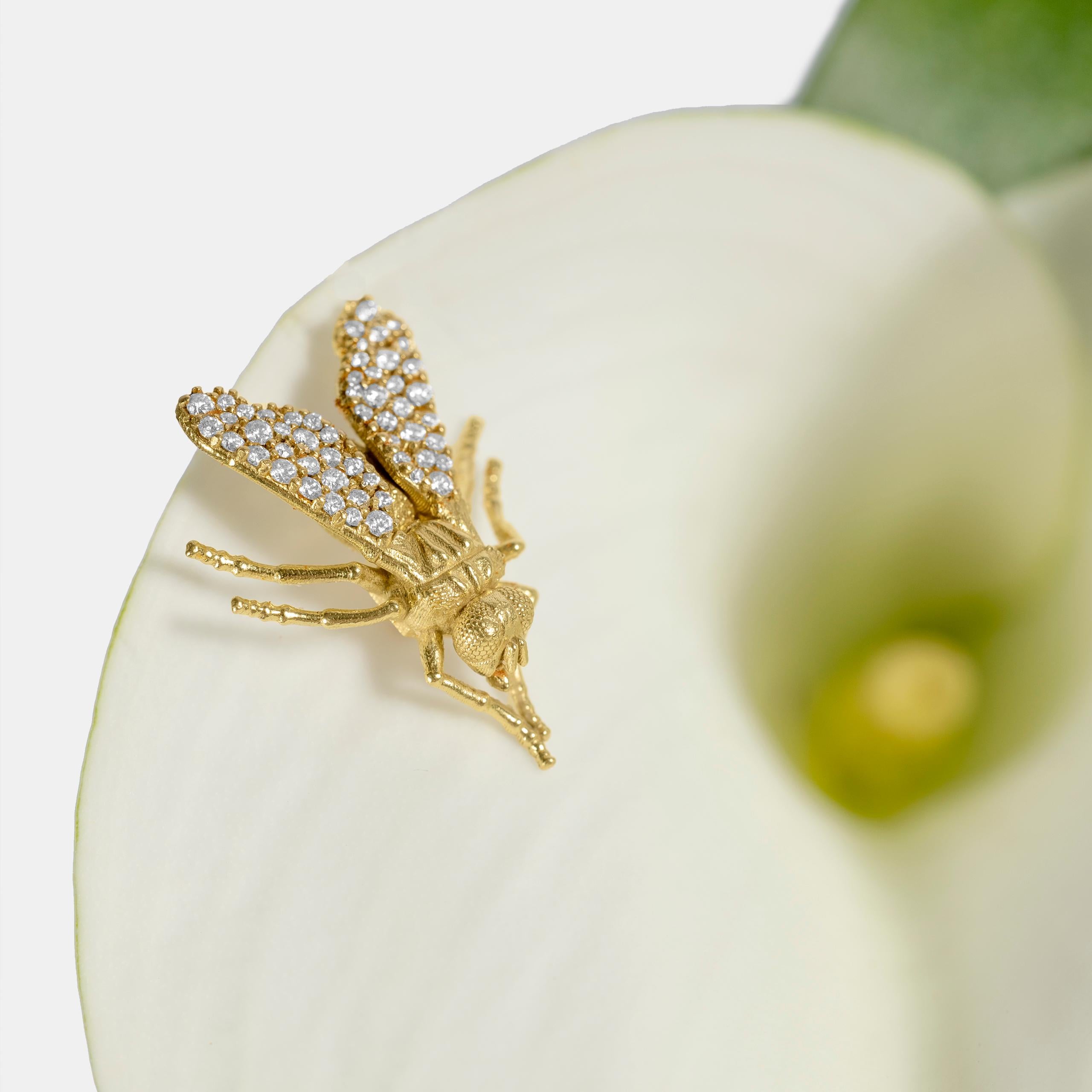 Nature Ohrring, 18 Karat Gelbgold und weiße Diamanten im Vollpavé, animalia fashion (Zeitgenössisch) im Angebot