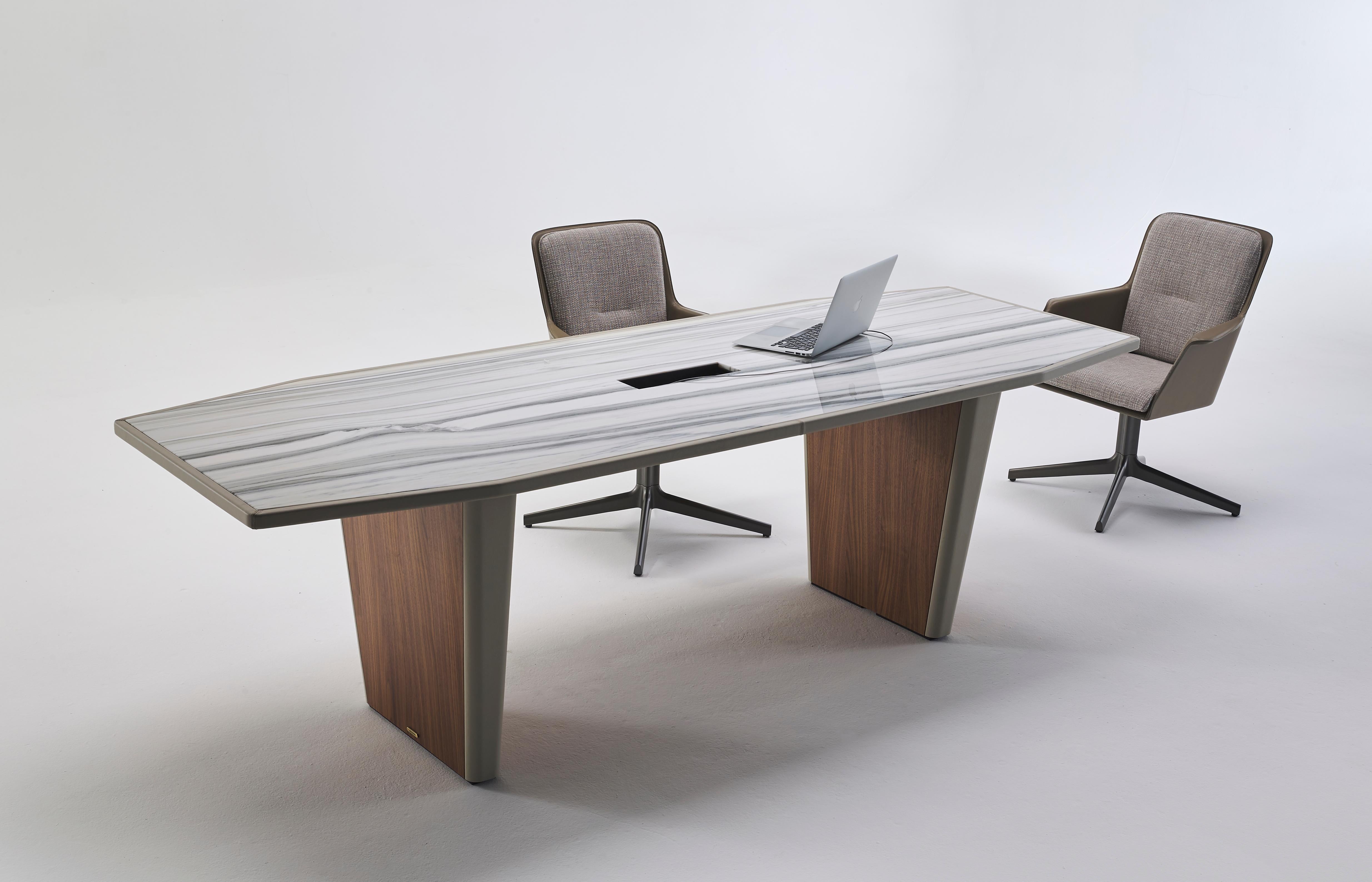 Fly leichte und elegante Lederstruktur Stoff- oder Lederkissen im Angebot 2