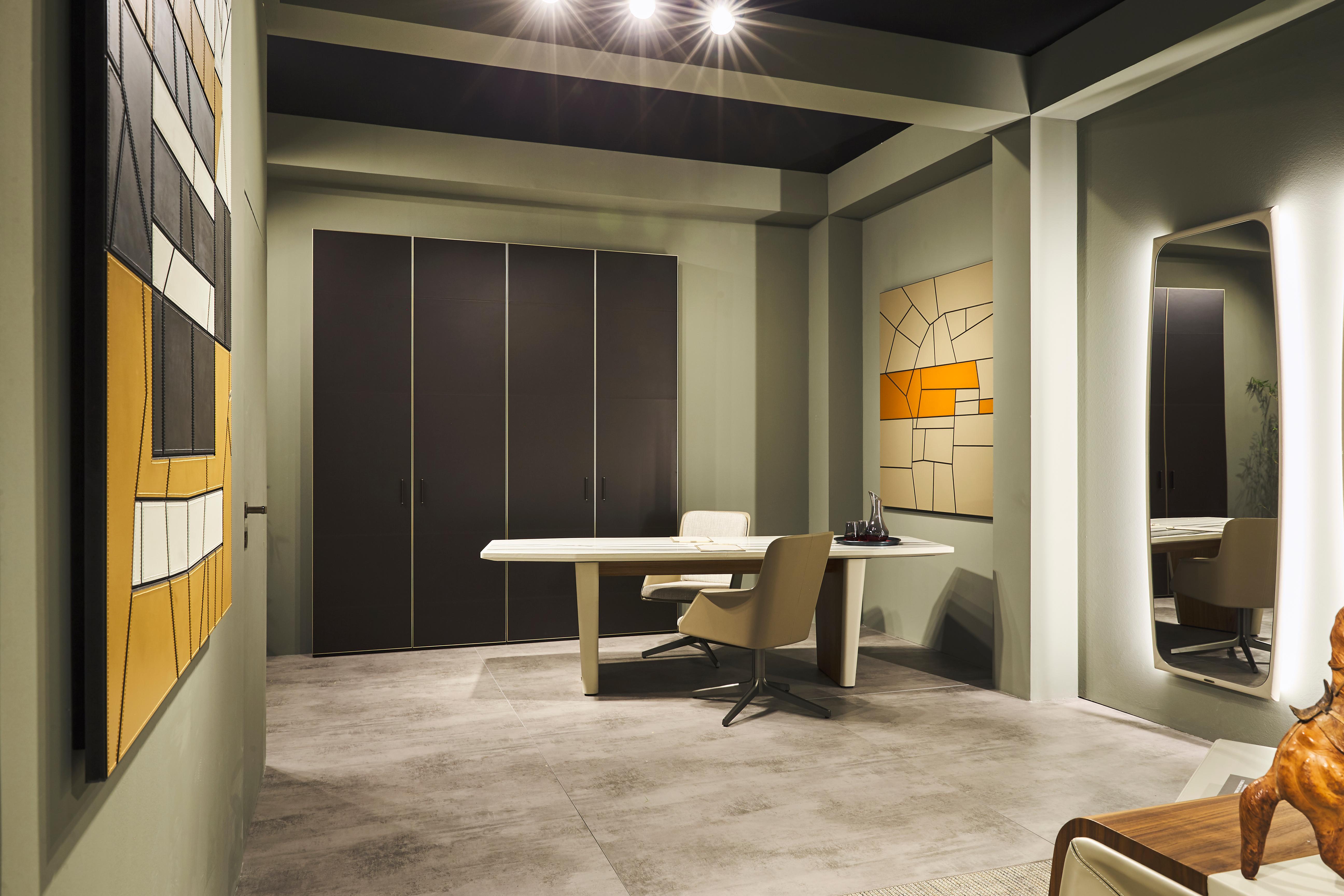 Fly leichte und elegante Lederstruktur Stoff- oder Lederkissen (Zeitgenössisch) im Angebot