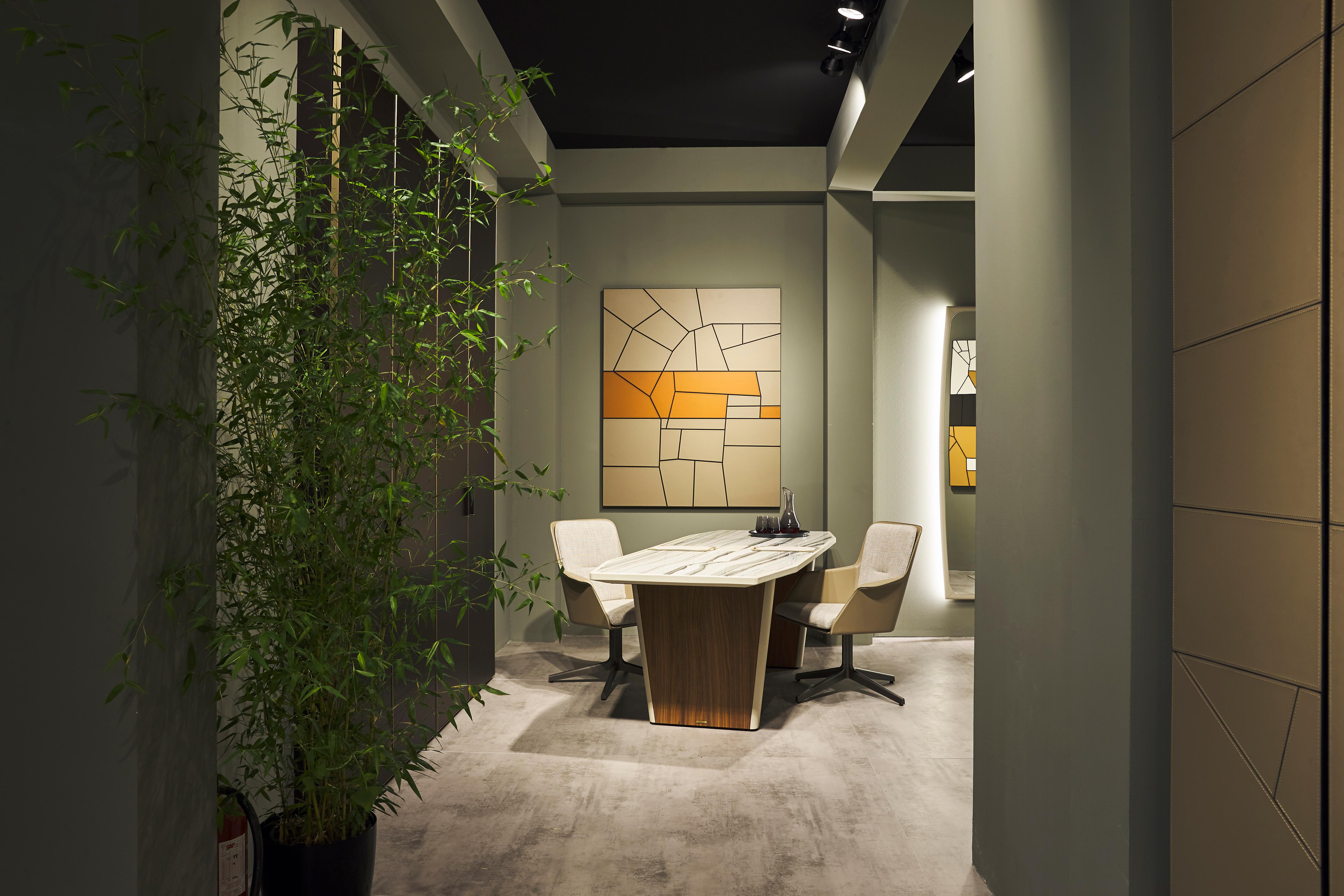 Fly leichte und elegante Lederstruktur Stoff- oder Lederkissen (Metall) im Angebot