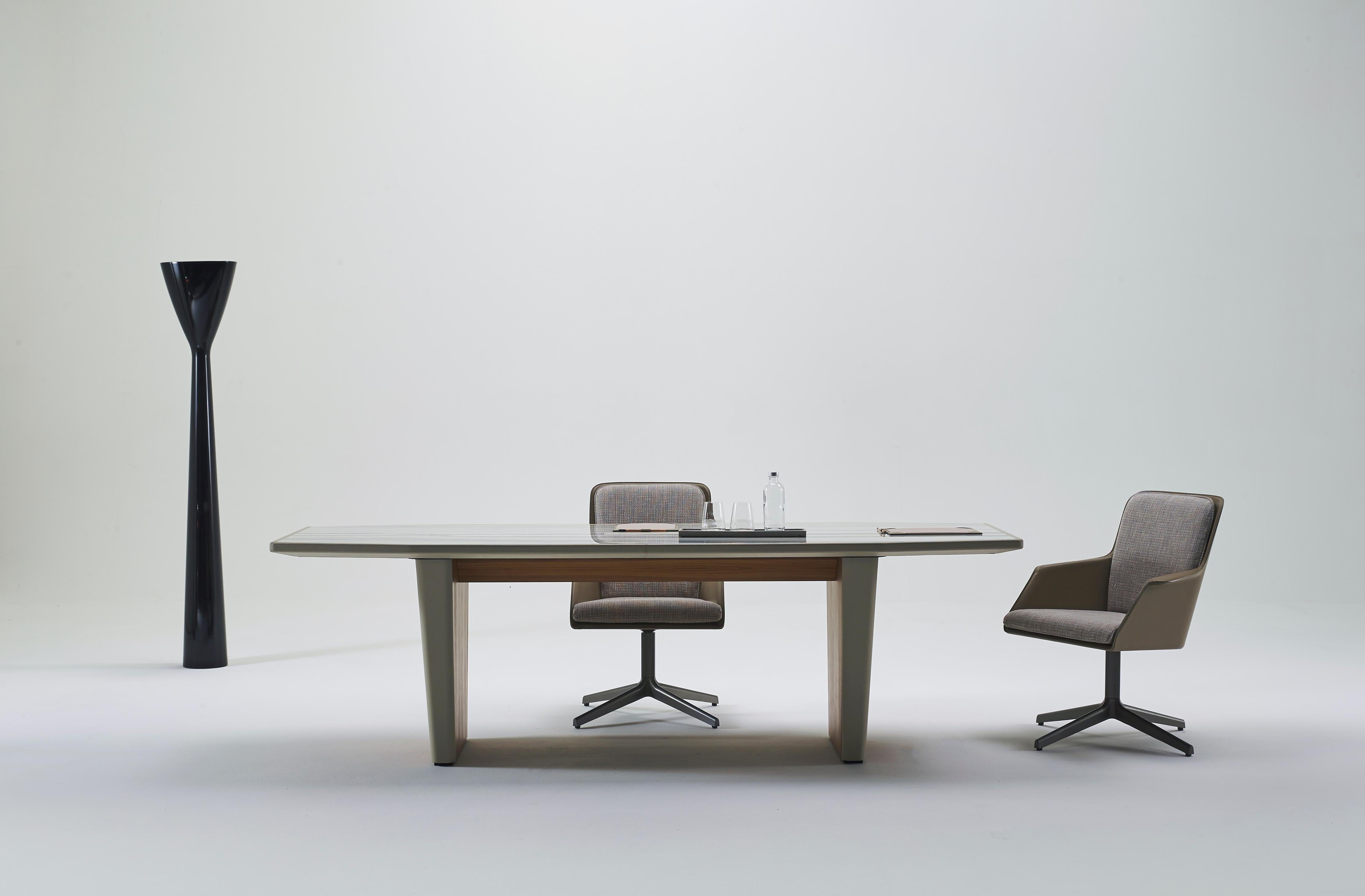 Fly leichte und elegante Lederstruktur Stoff- oder Lederkissen im Angebot 1