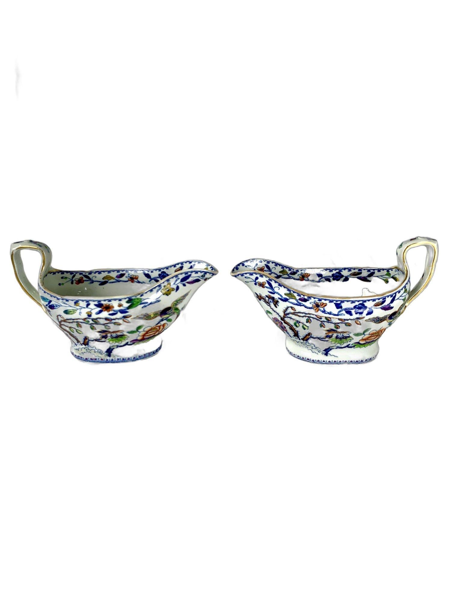 Paar Sauciere mit fliegendem Vogelmuster, England um 1840 (Chinoiserie) im Angebot