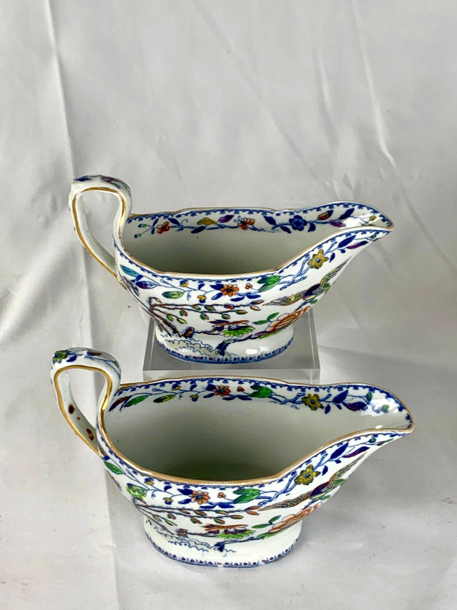 Paar Sauciere mit fliegendem Vogelmuster, England um 1840 (19. Jahrhundert) im Angebot