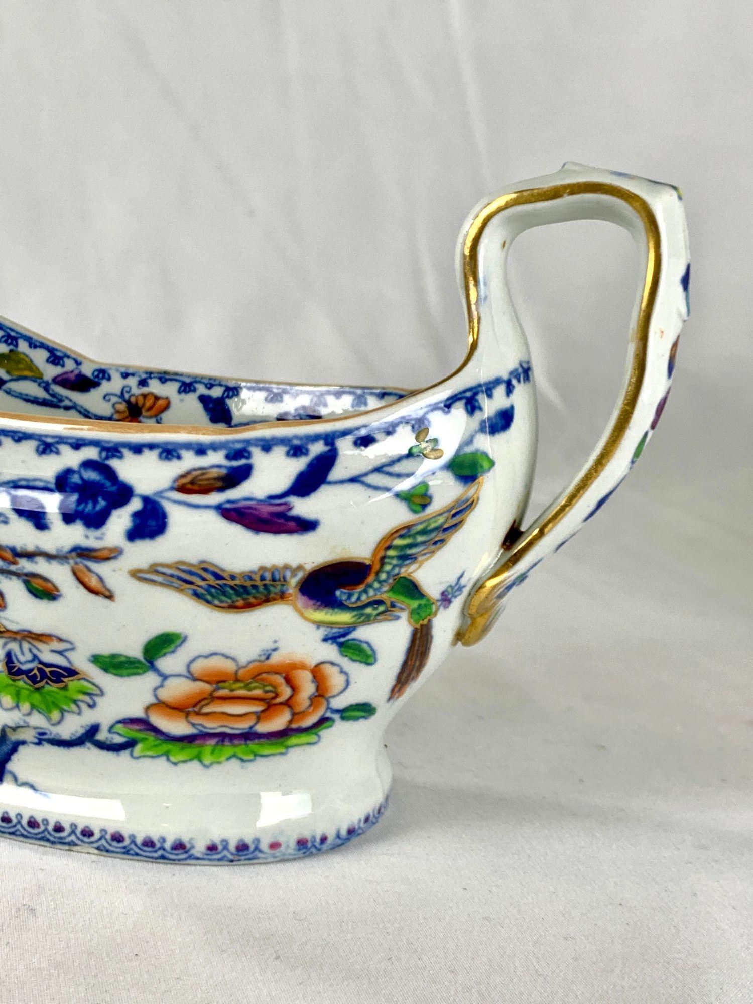 Paar Sauciere mit fliegendem Vogelmuster, England um 1840 (Eisenstein) im Angebot