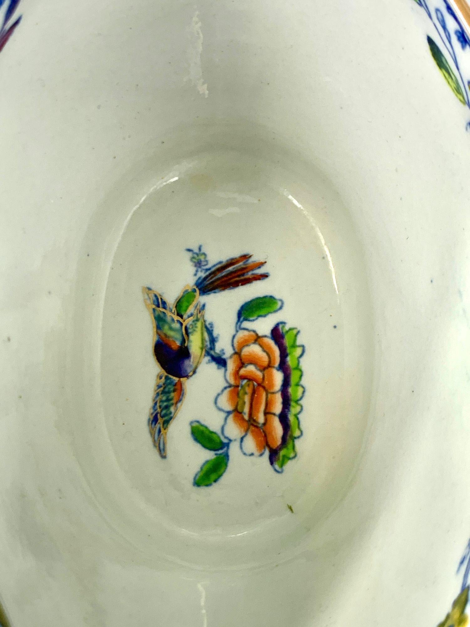 Paar Sauciere mit fliegendem Vogelmuster, England um 1840 im Angebot 2