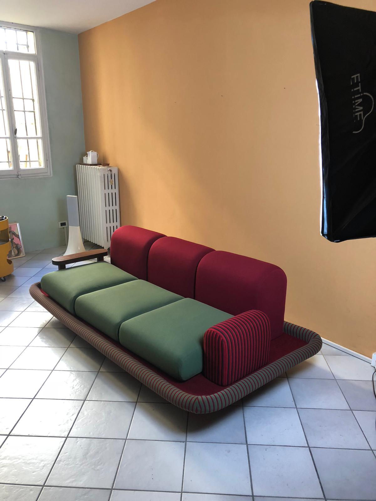 Flying Carpet Sofa In Excellent Condition In Saint Ouen, FR