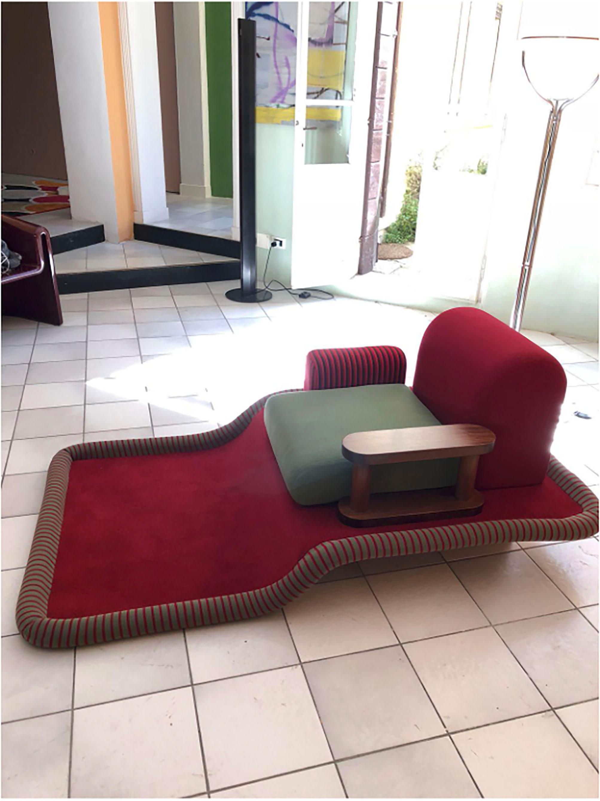 Flying Carpet Sofa In Excellent Condition For Sale In Saint Ouen, FR
